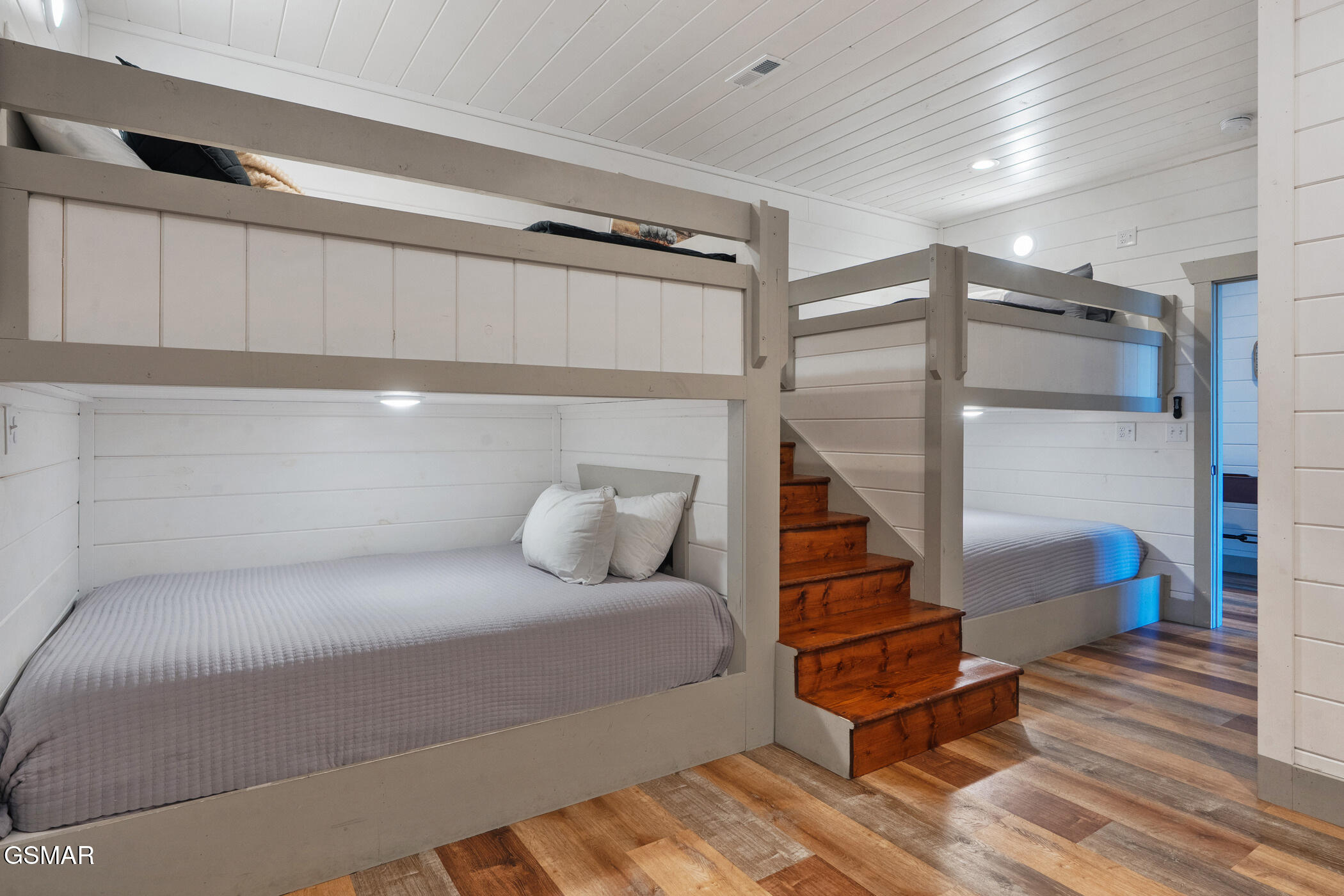 2430 Rainbow Falls Lane Sevierville TN 37862