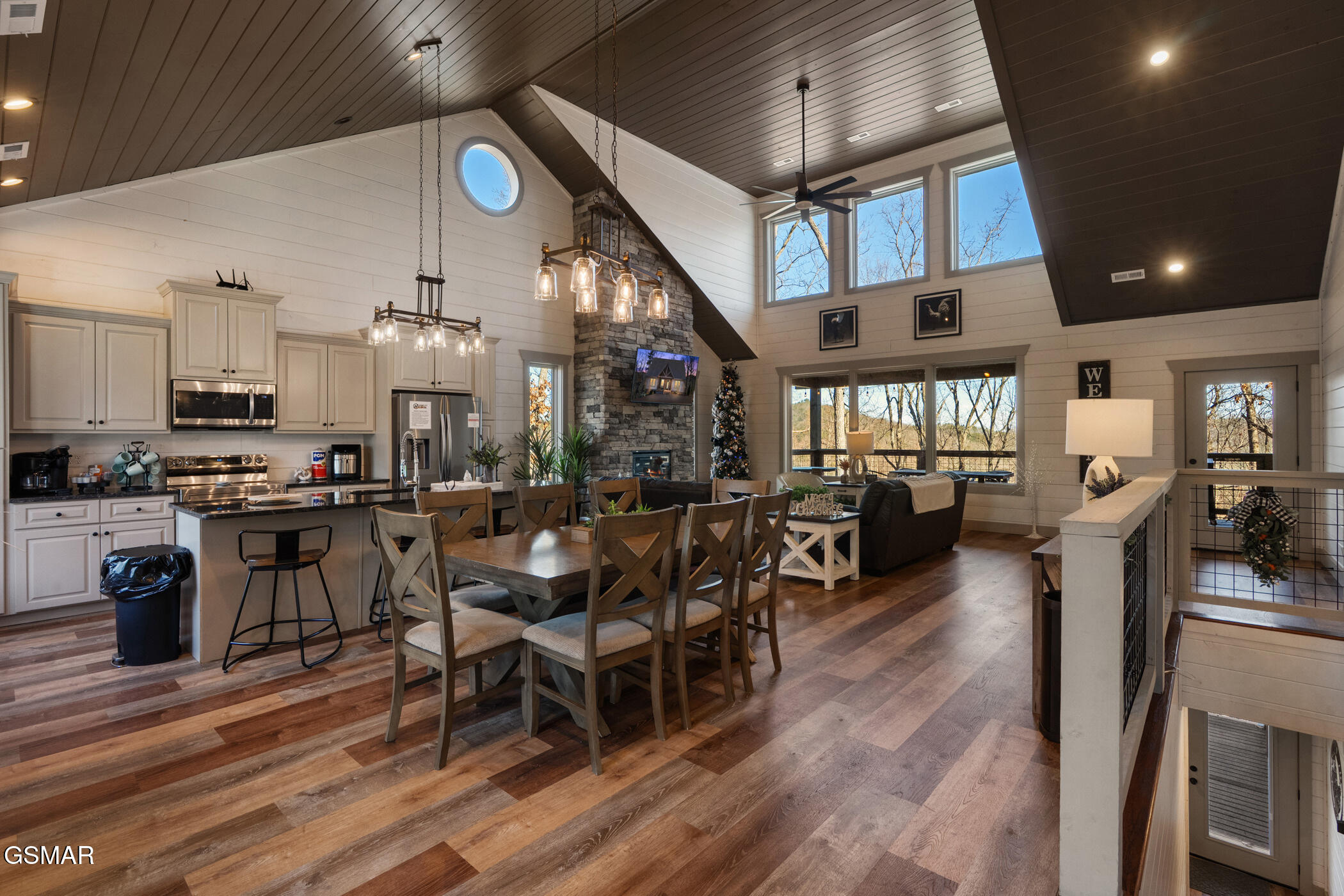 2430 Rainbow Falls Lane Sevierville TN 37862