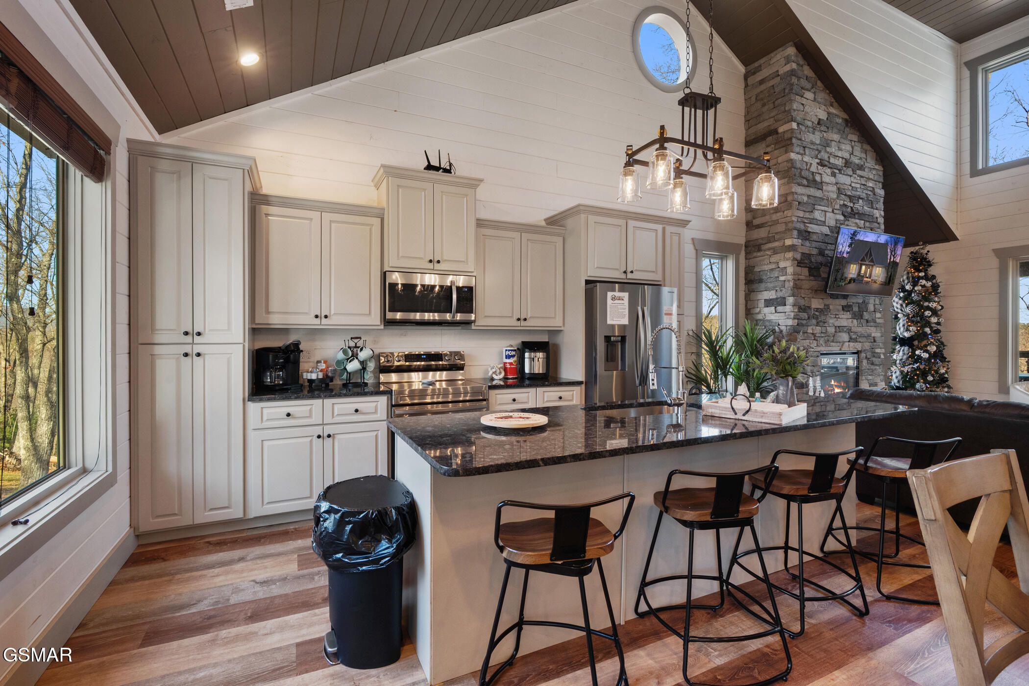 2430 Rainbow Falls Lane Sevierville TN 37862