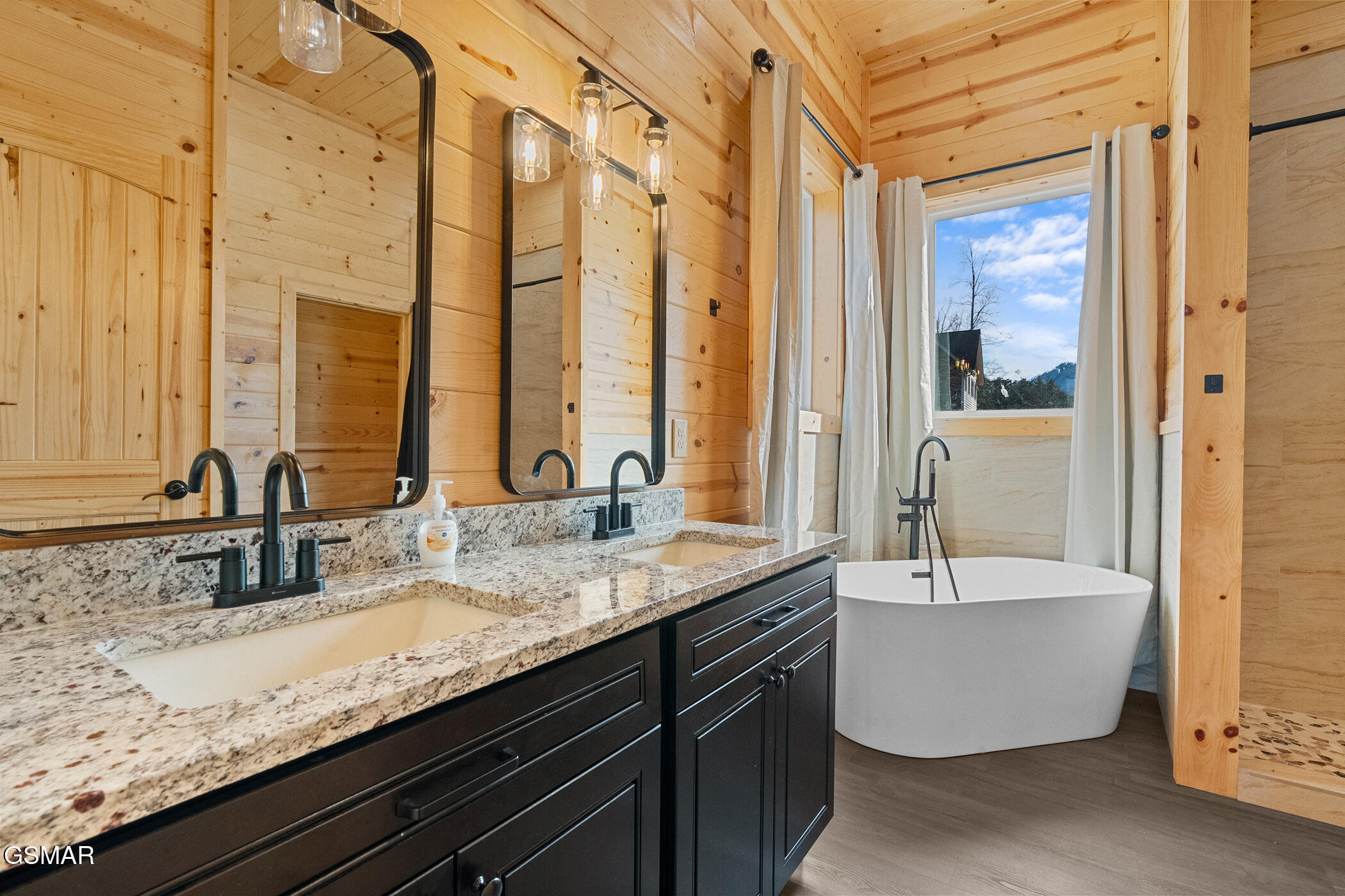 2749 Owls Cove Way Sevierville TN 37862
