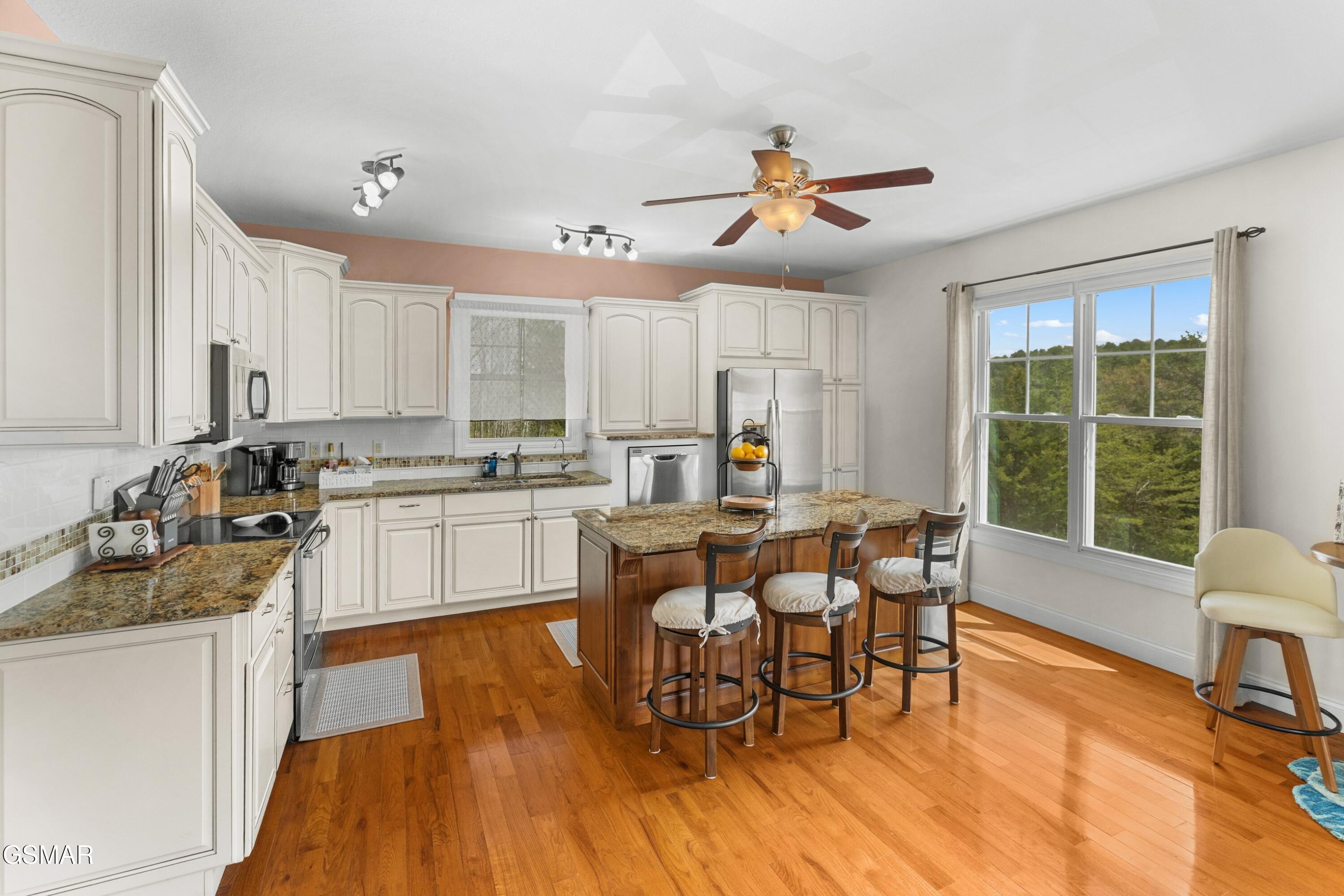 2017 Paradise Hills Road Dandridge TN 37725