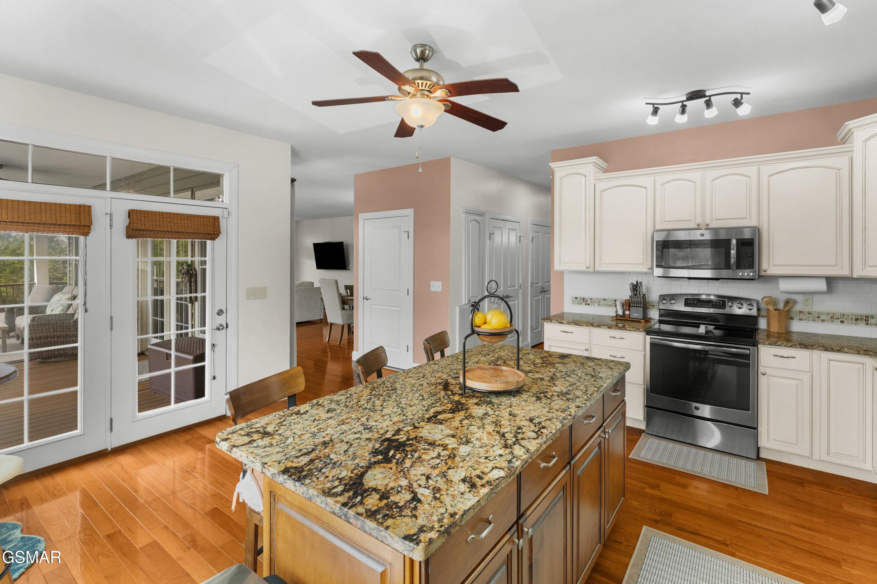 2017 Paradise Hills Road Dandridge TN 37725