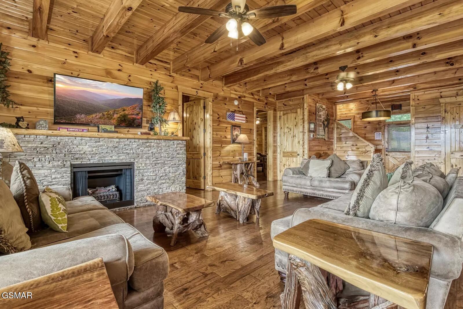 1960 Blackthorn Trail Sevierville TN 37876