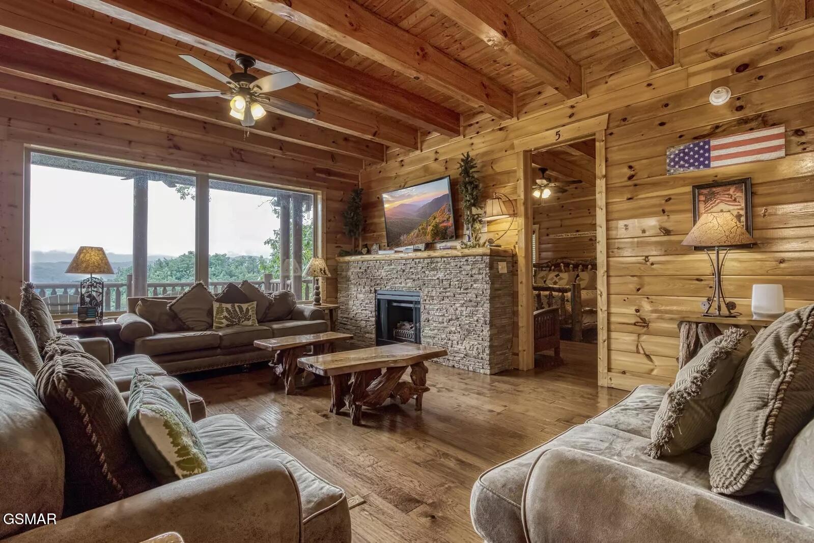 1960 Blackthorn Trail Sevierville TN 37876