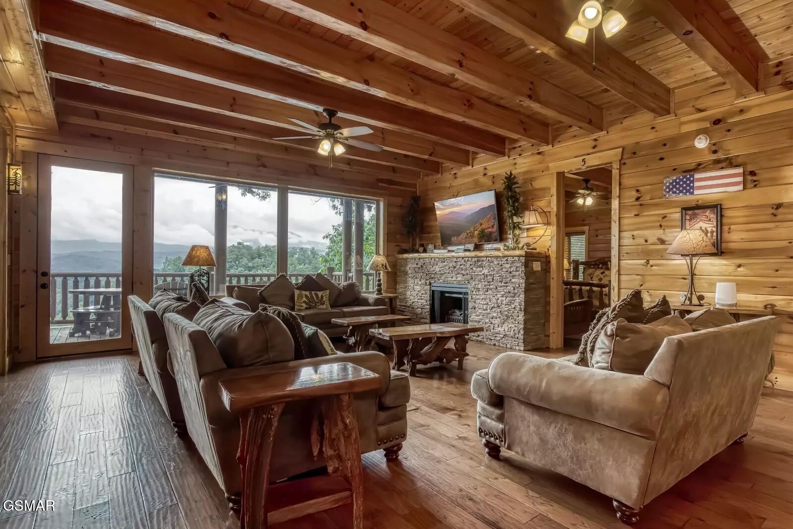 1960 Blackthorn Trail Sevierville TN 37876
