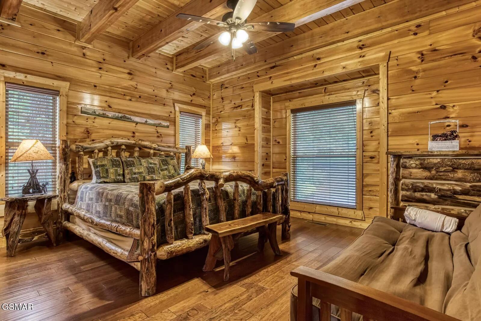 1960 Blackthorn Trail Sevierville TN 37876