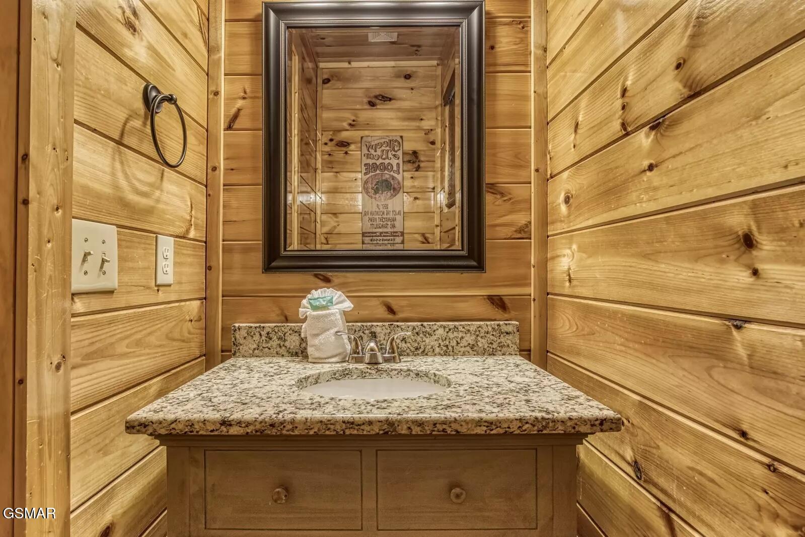 1960 Blackthorn Trail Sevierville TN 37876