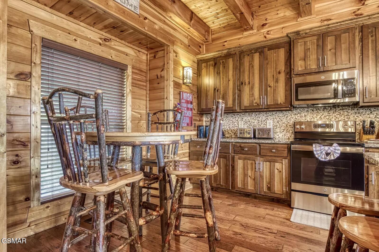 1960 Blackthorn Trail Sevierville TN 37876