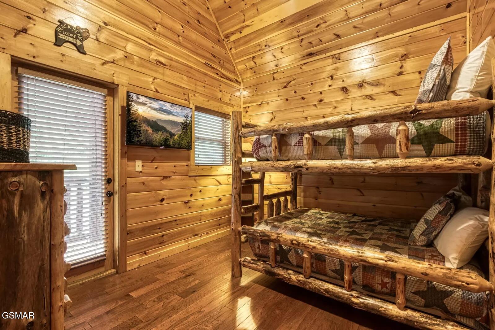 1960 Blackthorn Trail Sevierville TN 37876