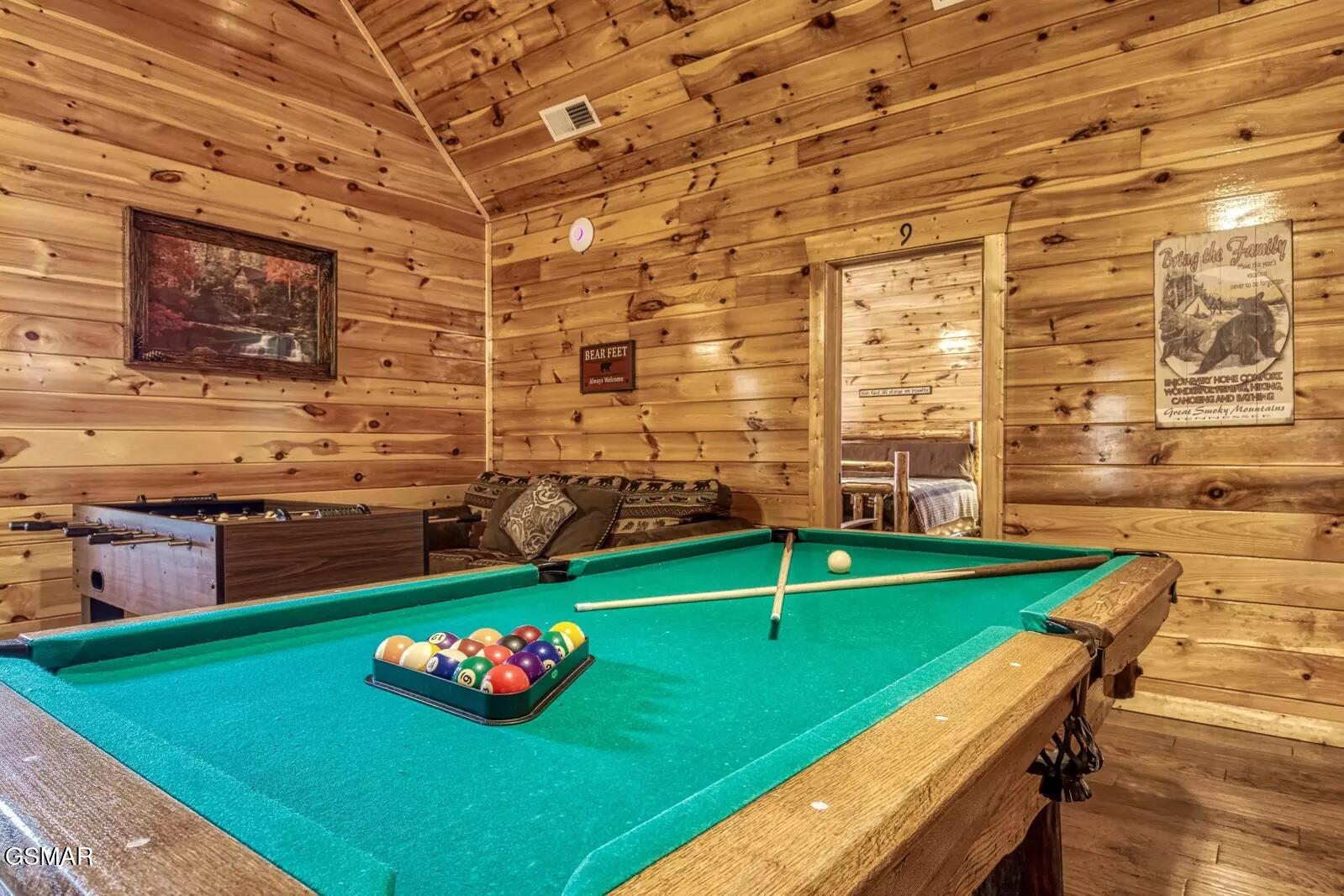 1960 Blackthorn Trail Sevierville TN 37876