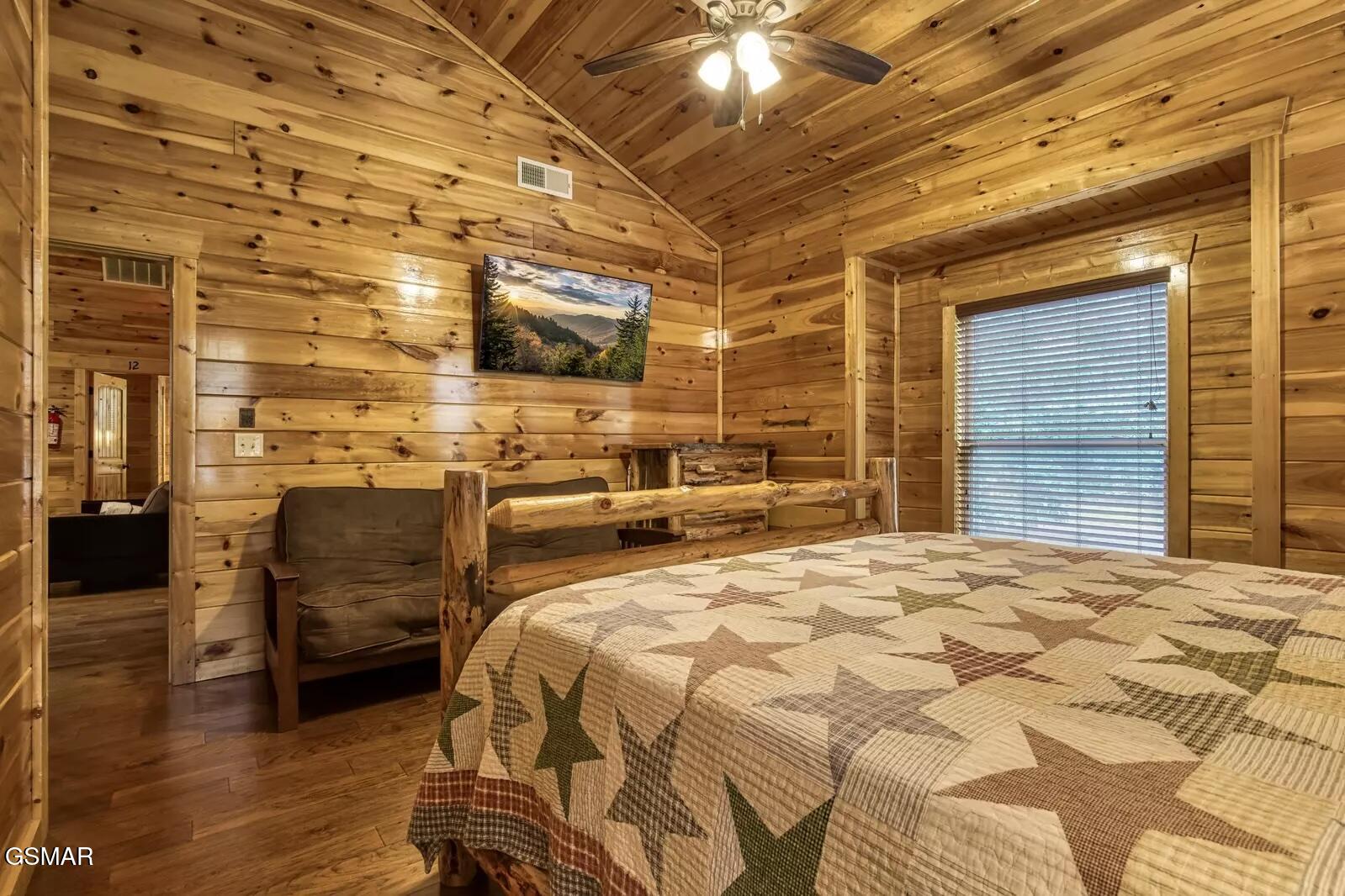 1960 Blackthorn Trail Sevierville TN 37876