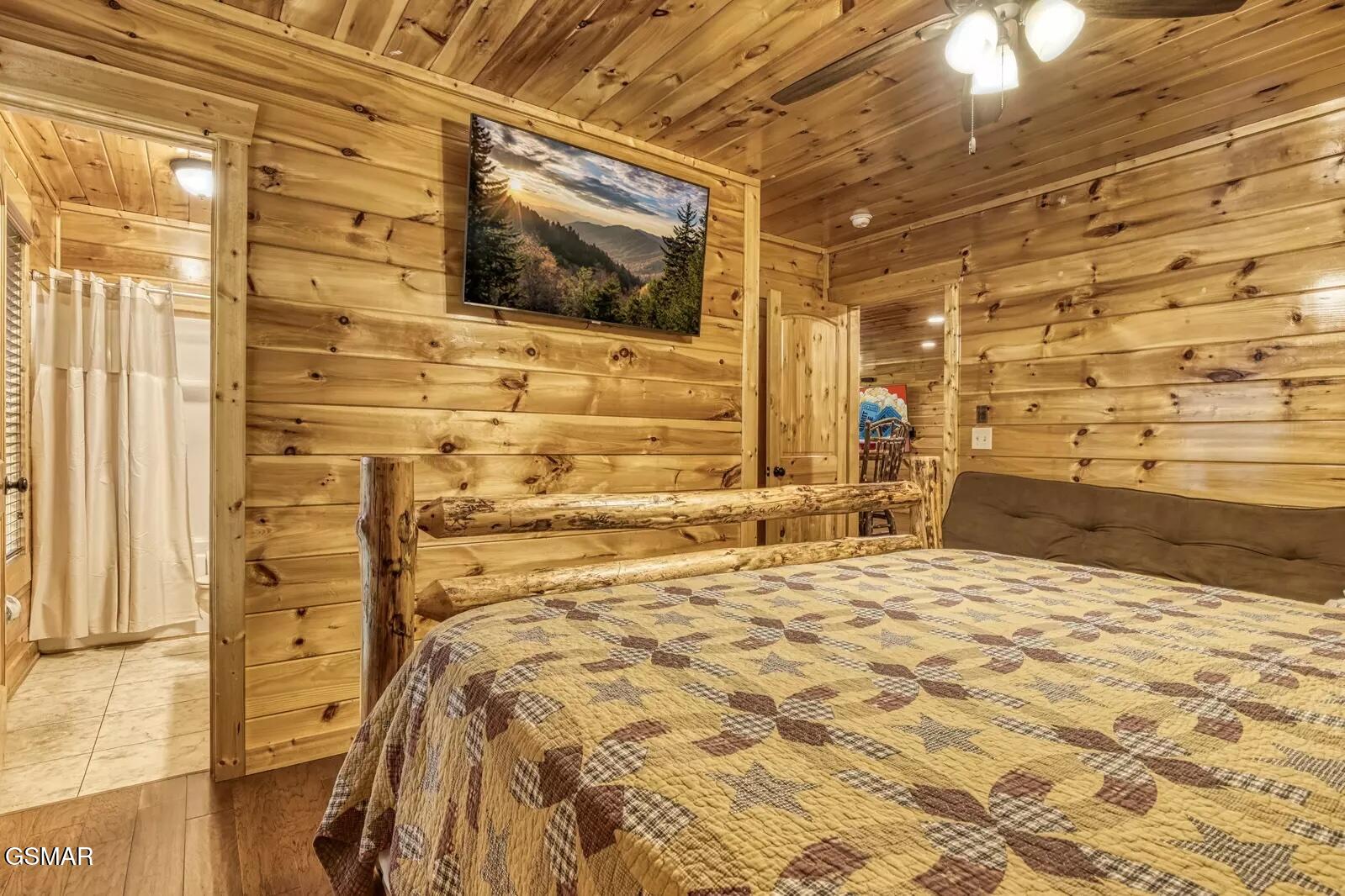 1960 Blackthorn Trail Sevierville TN 37876