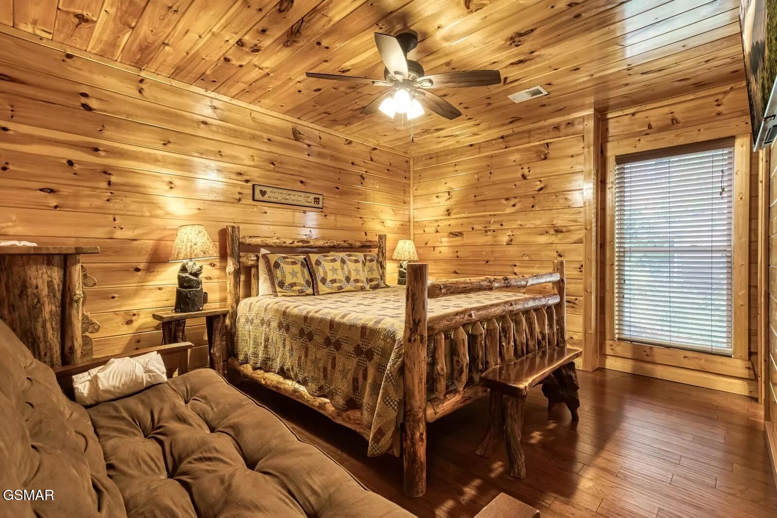 1960 Blackthorn Trail Sevierville TN 37876
