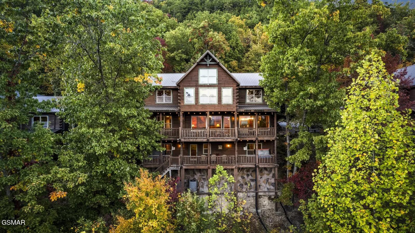 1960 Blackthorn Trail Sevierville TN 37876