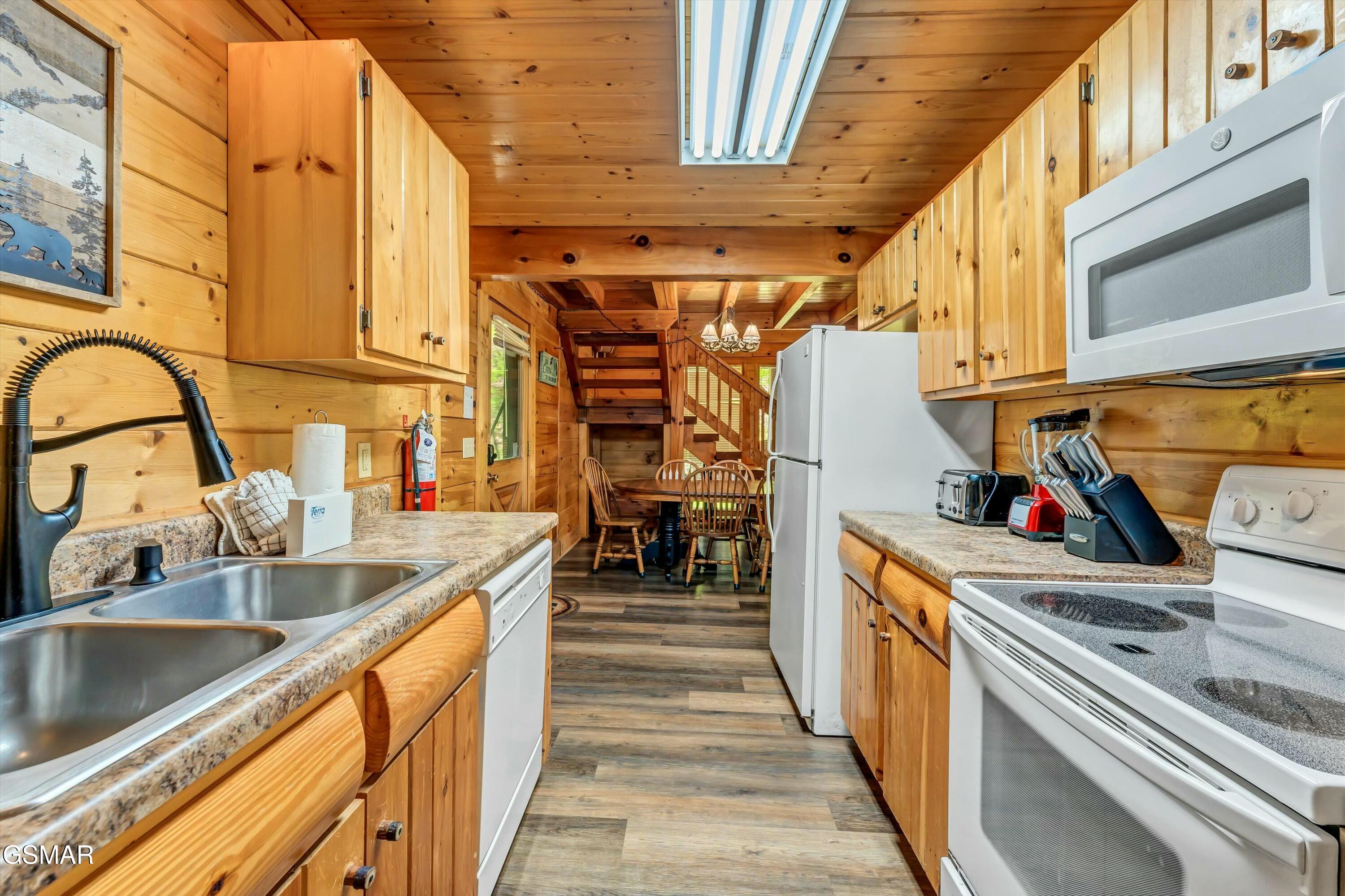 335 Caney Creek Road Pigeon Forge TN 37863