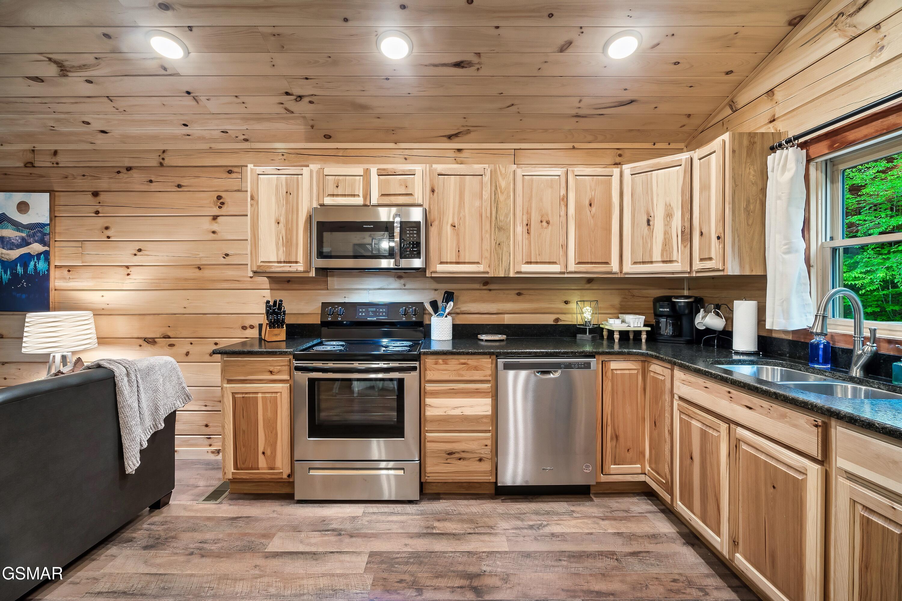 1637 Misty Hollow Way Gatlinburg TN 37738