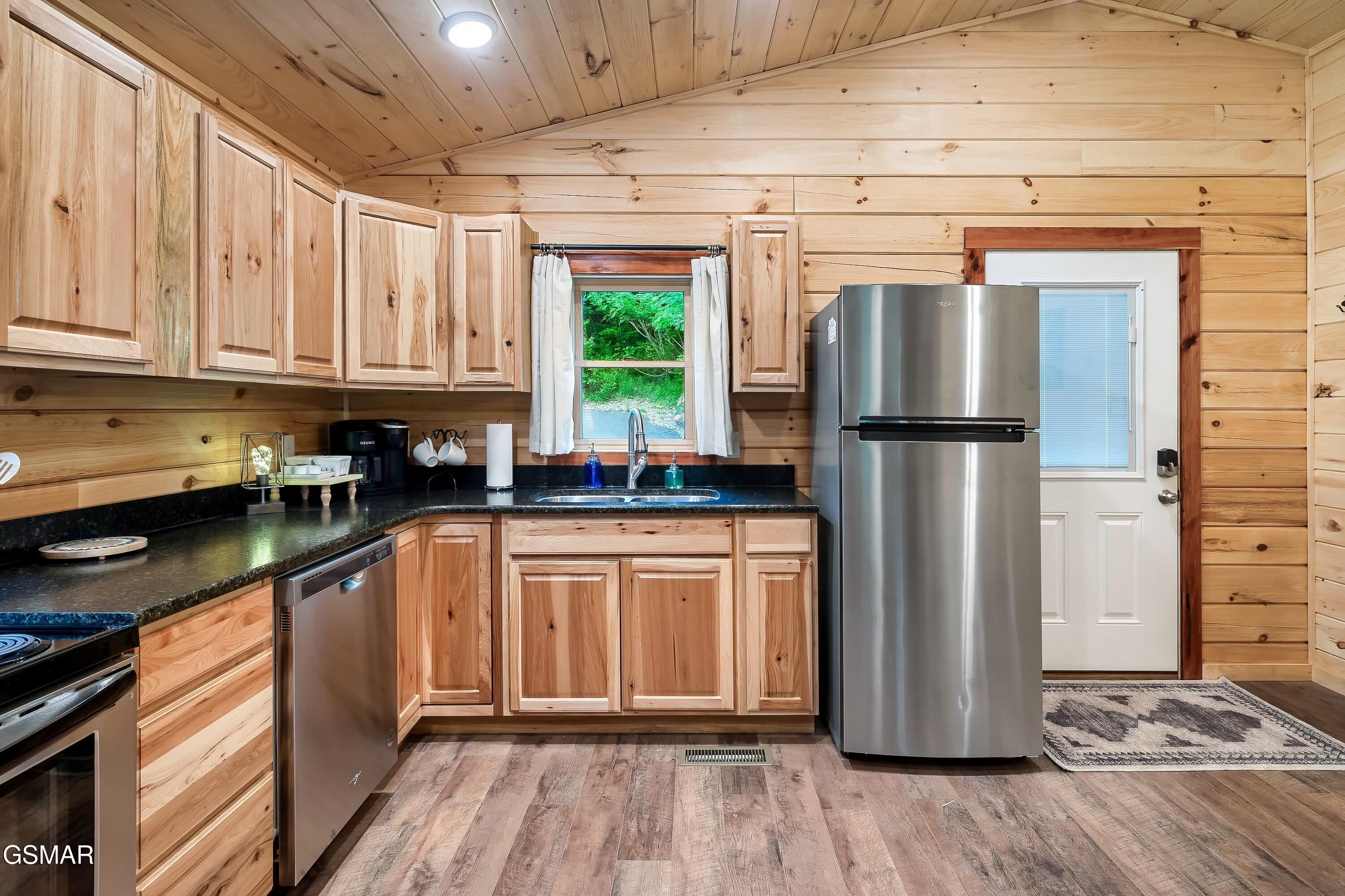 1637 Misty Hollow Way Gatlinburg TN 37738