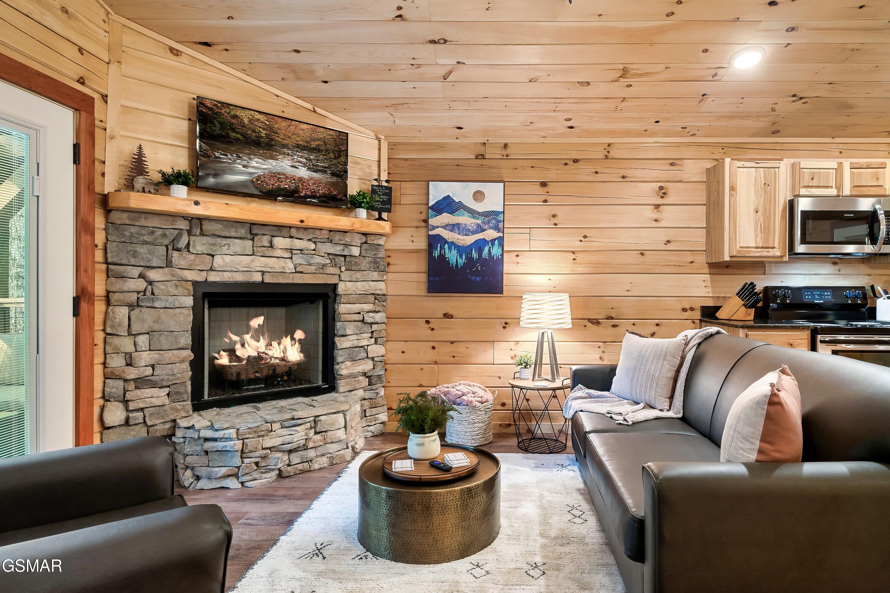 1637 Misty Hollow Way Gatlinburg TN 37738