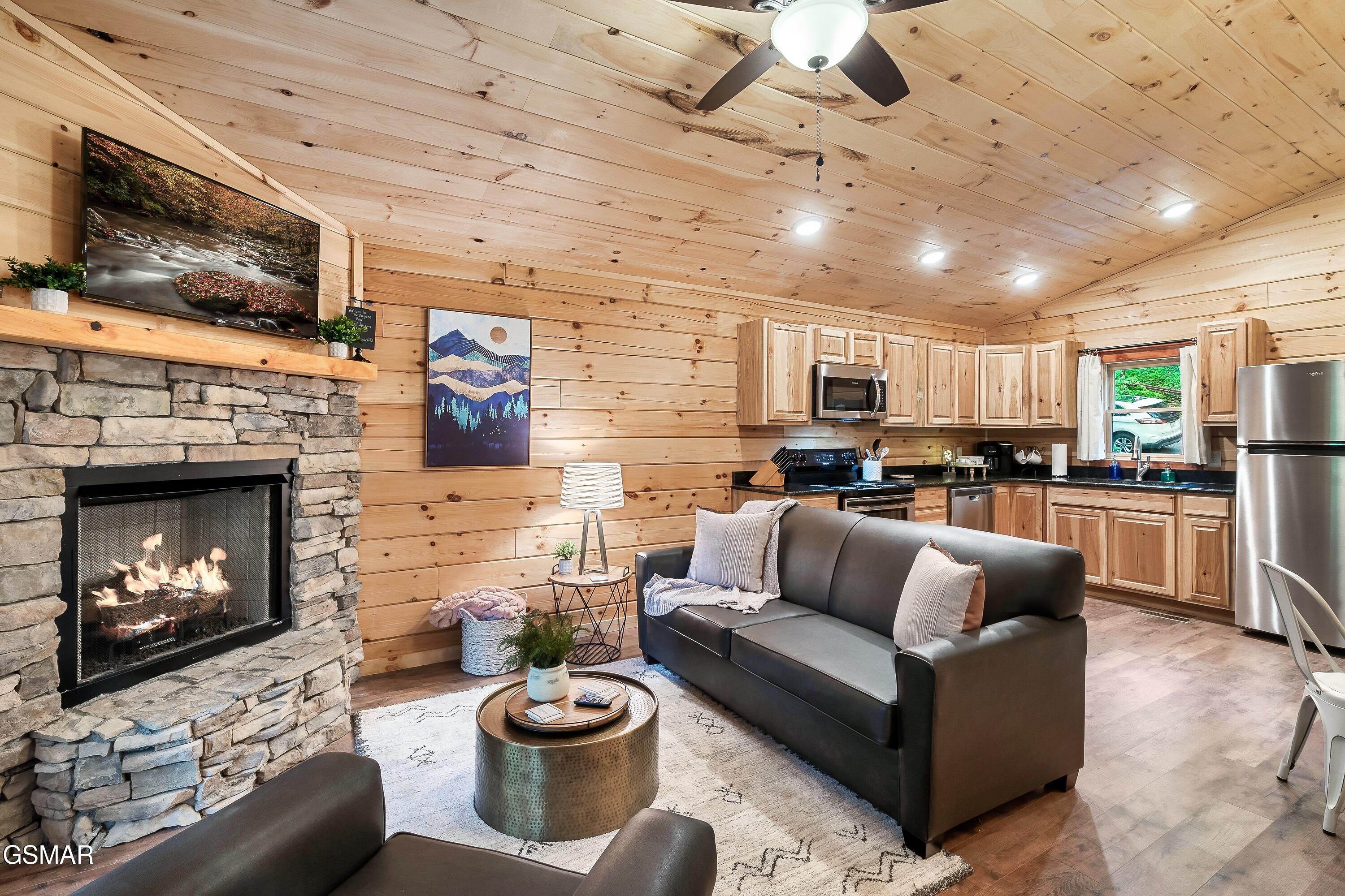1637 Misty Hollow Way Gatlinburg TN 37738