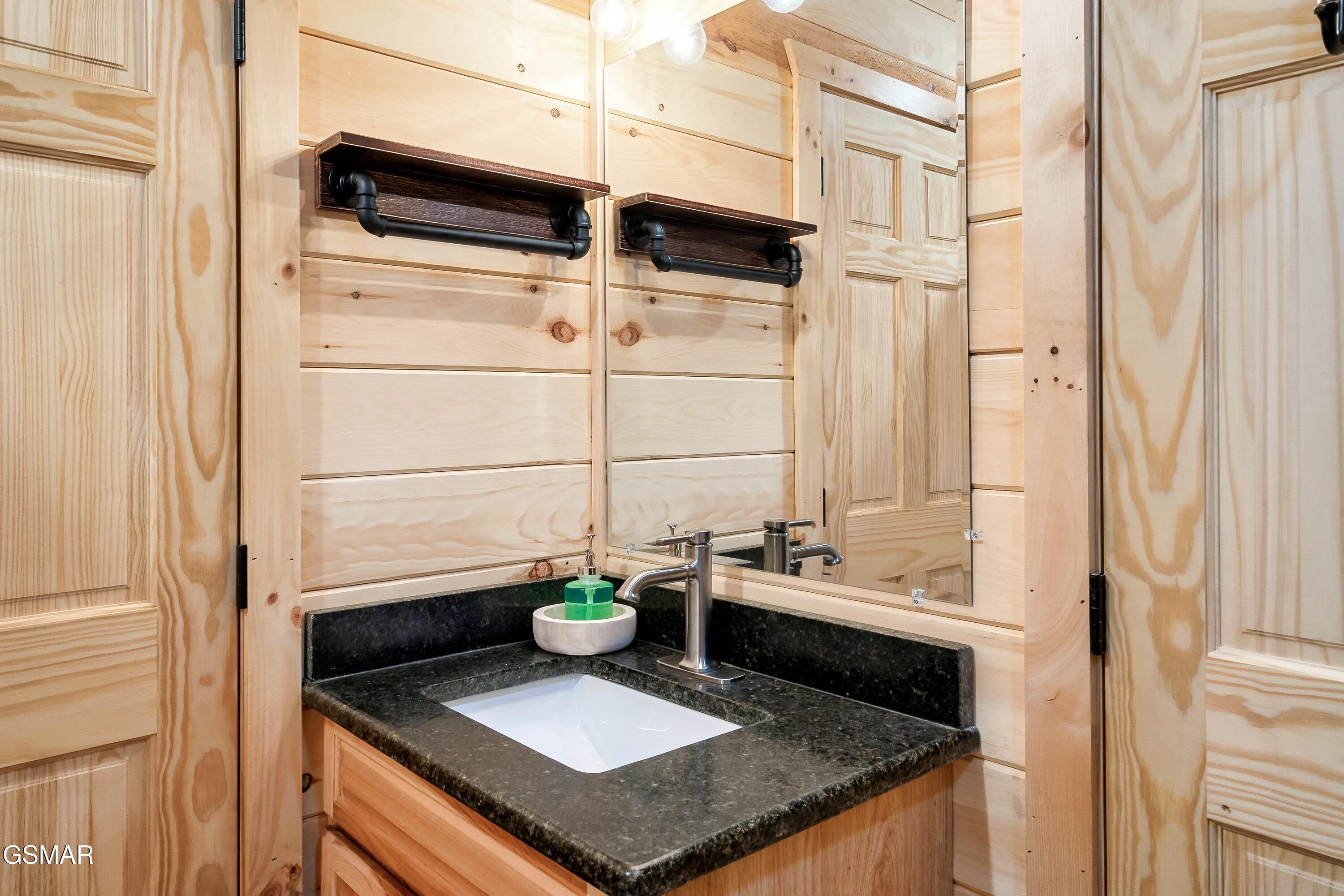 1637 Misty Hollow Way Gatlinburg TN 37738