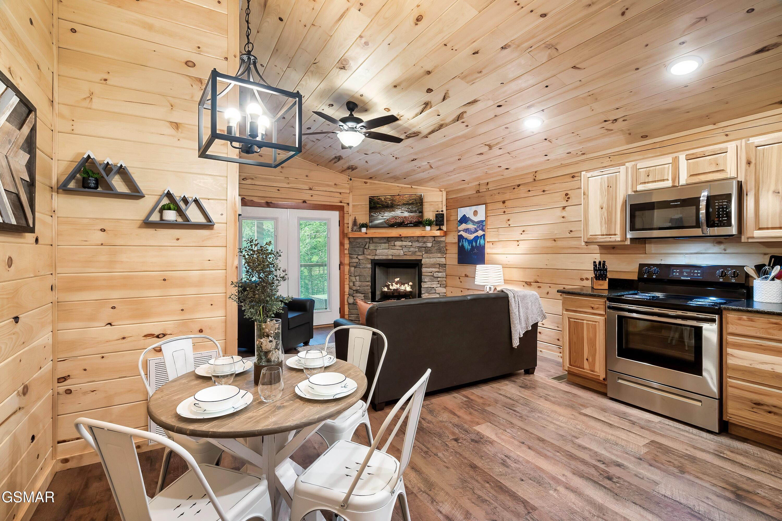 1637 Misty Hollow Way Gatlinburg TN 37738