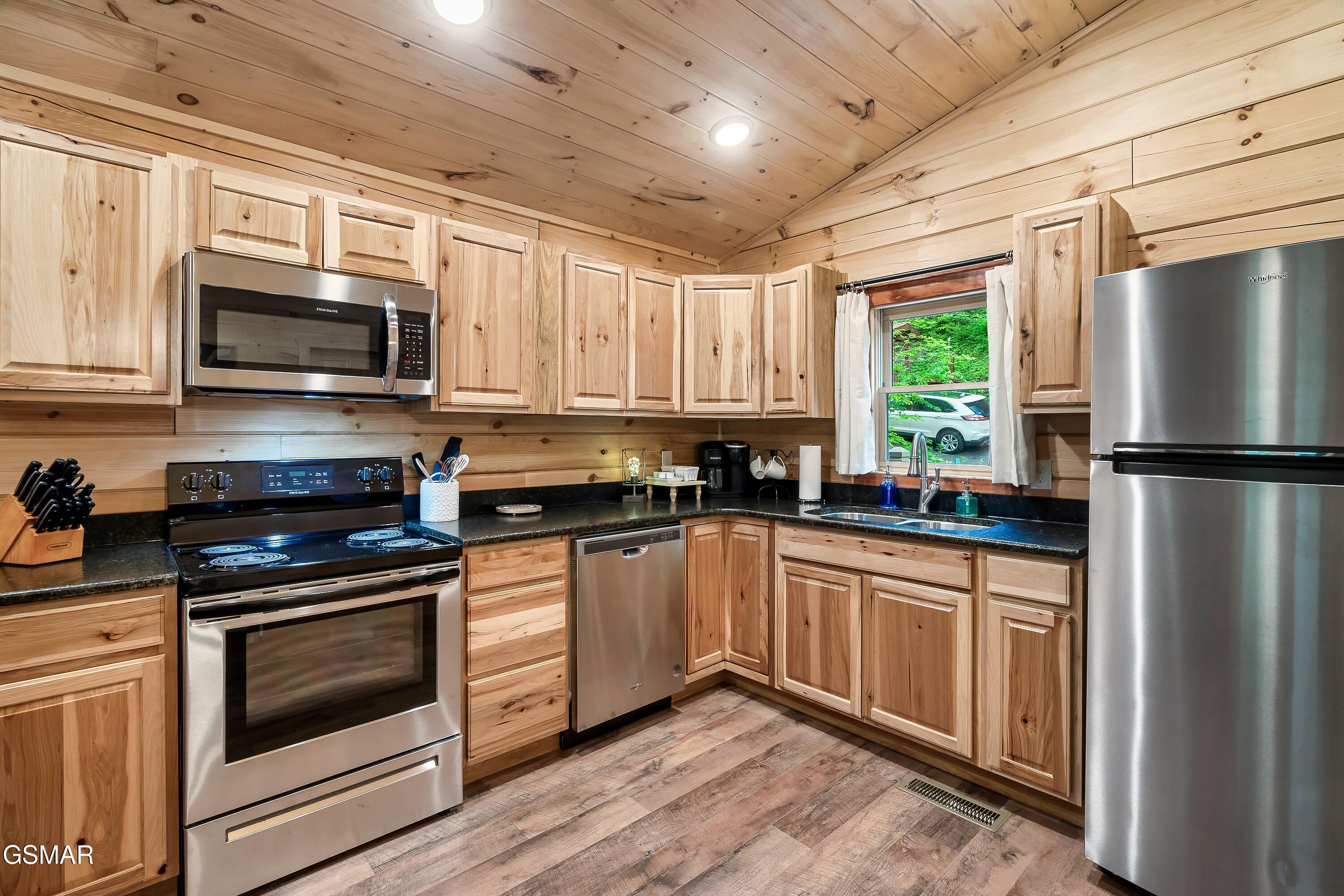 1637 Misty Hollow Way Gatlinburg TN 37738