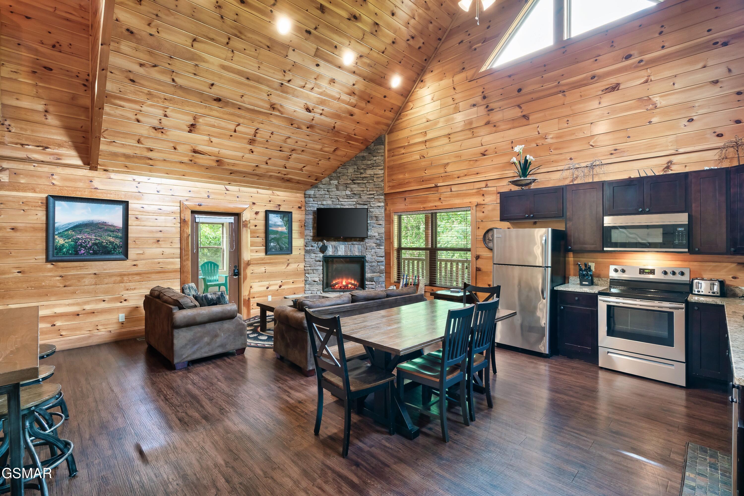 1924 Bear Creek Falls Way Sevierville TN 37876