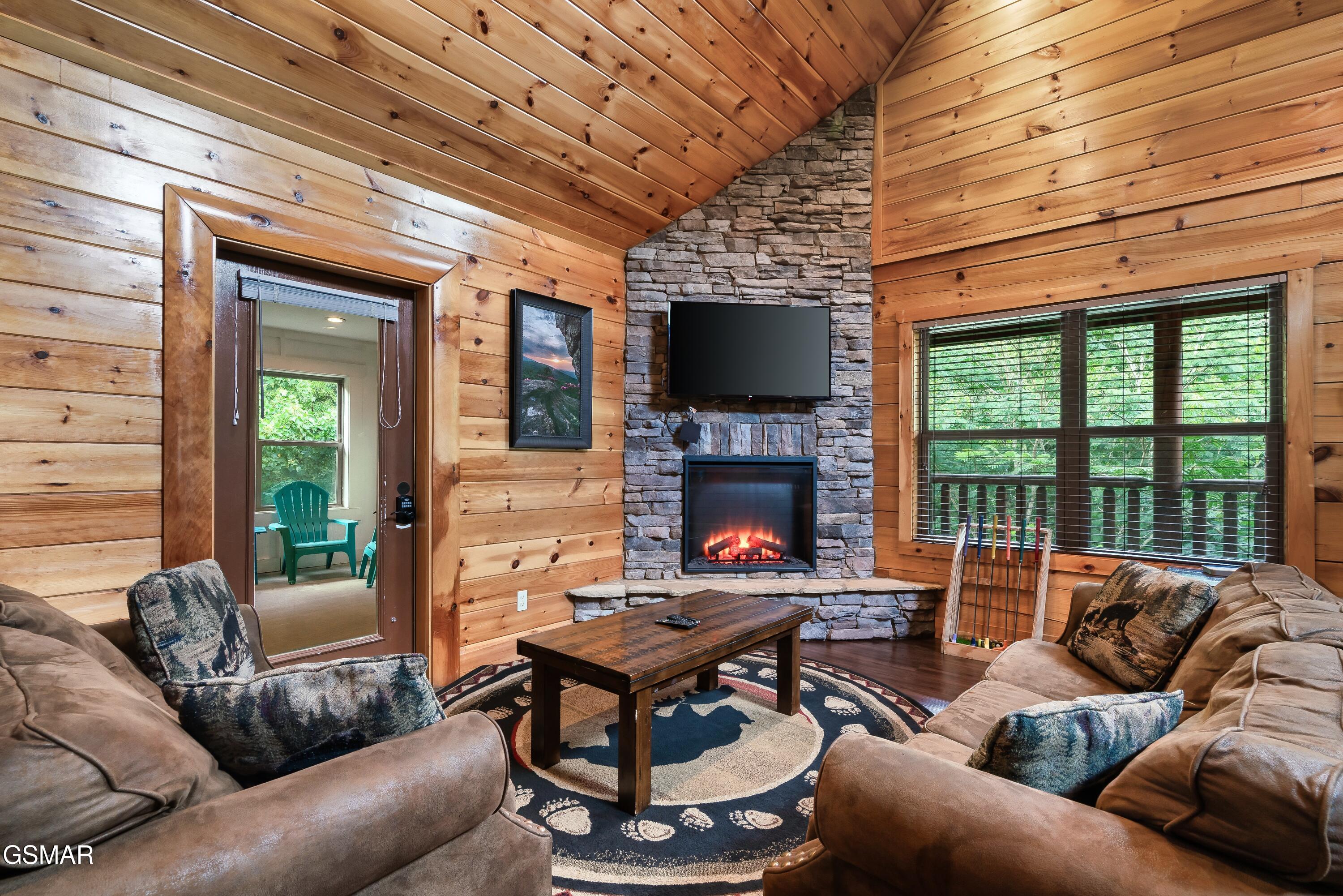 1924 Bear Creek Falls Way Sevierville TN 37876