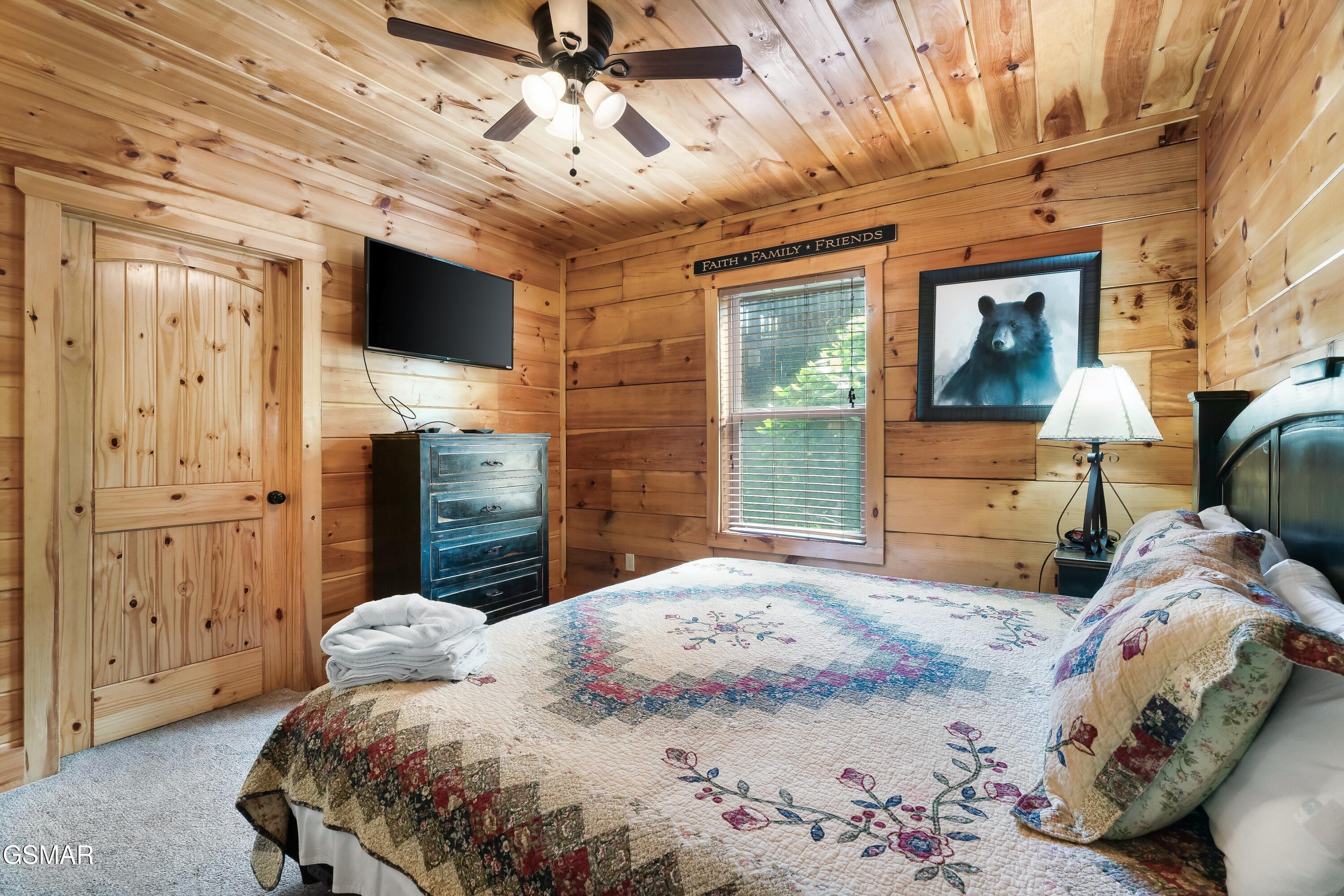 1924 Bear Creek Falls Way Sevierville TN 37876