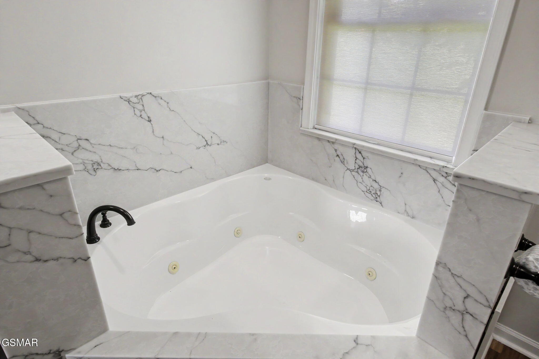 1820 Harbor Hills Lane Dandridge TN 37725