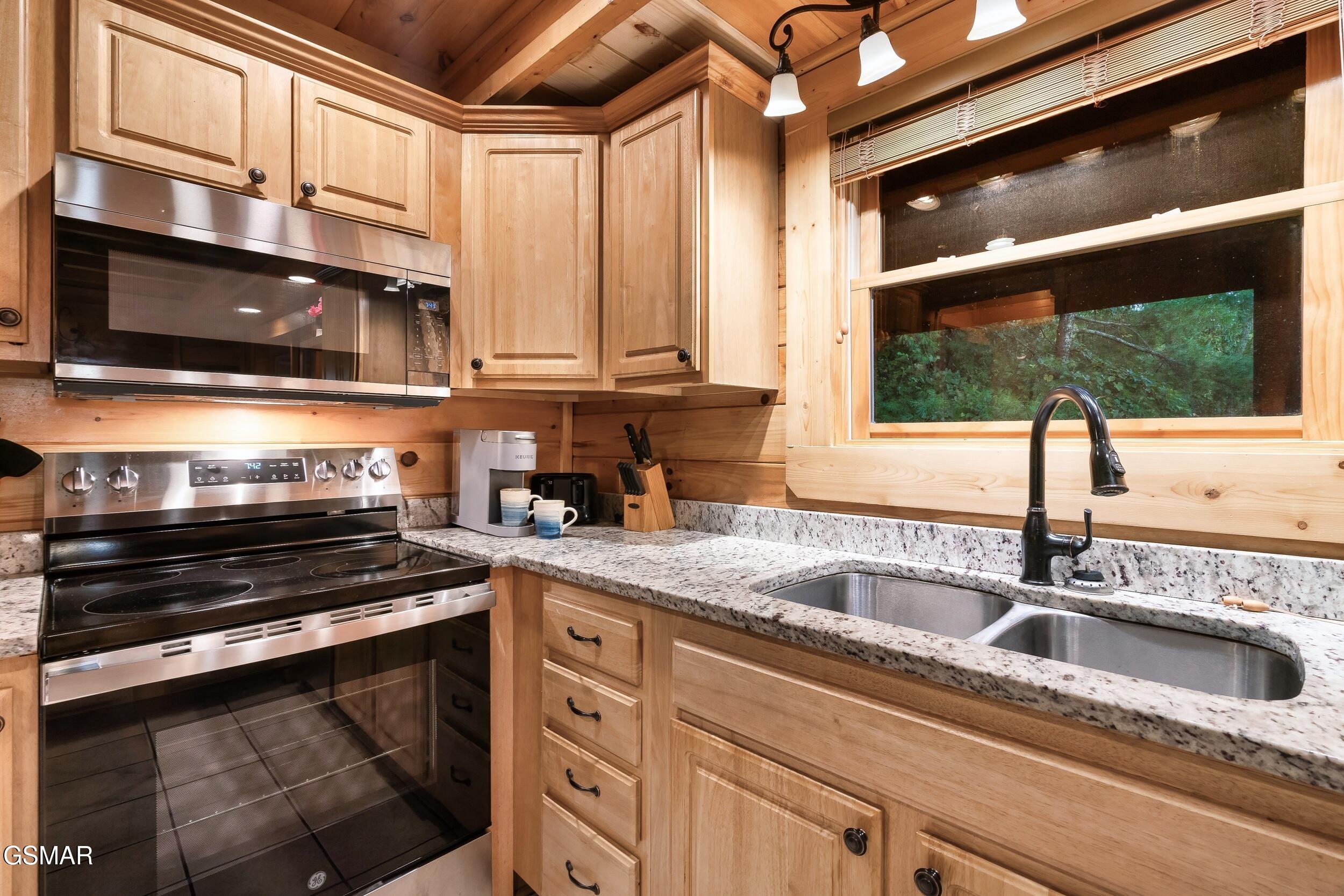 2216 Quiet Valley Way Sevierville TN 37862