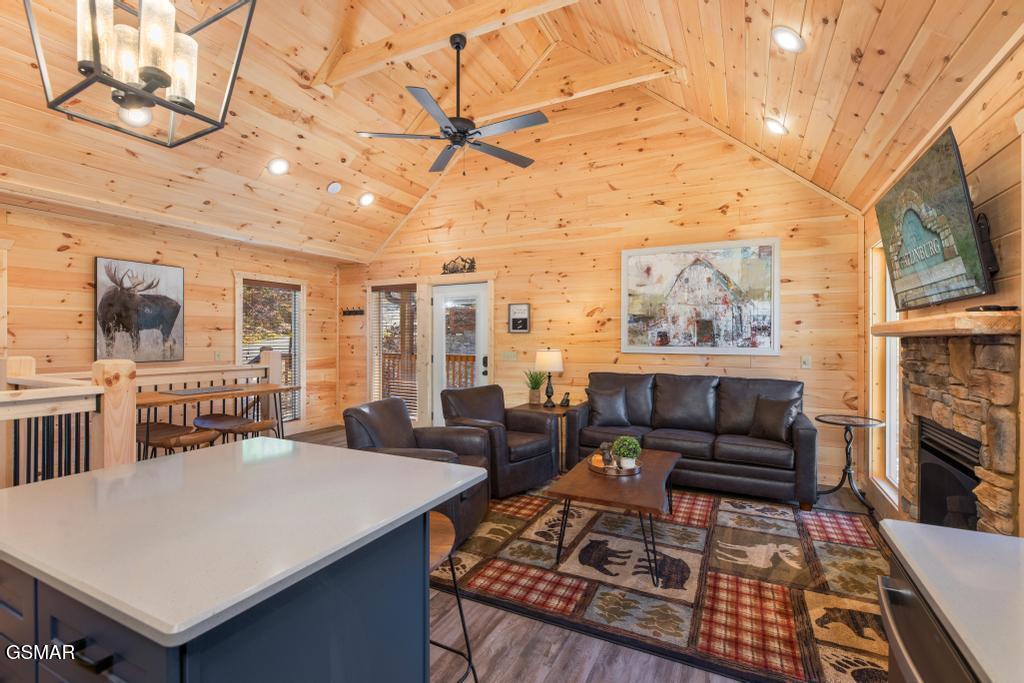 1110 Rocky Creek Way Pigeon Forge TN 37863