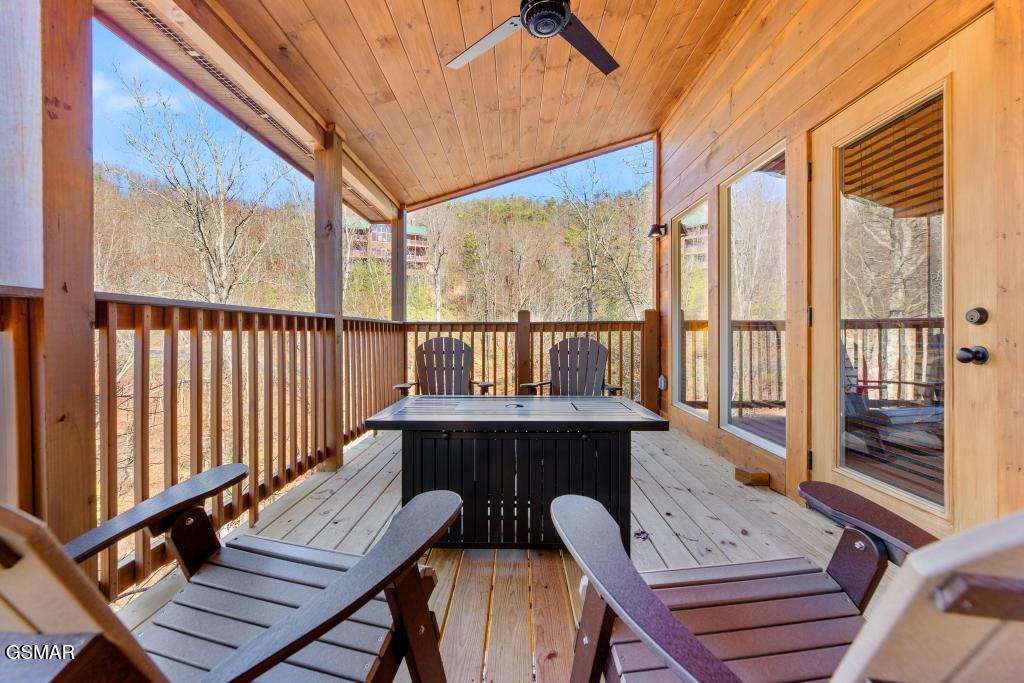 1110 Rocky Creek Way Pigeon Forge TN 37863