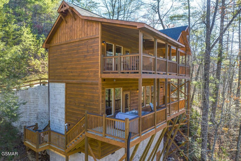 1110 Rocky Creek Way Pigeon Forge TN 37863