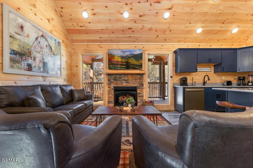 1110 Rocky Creek Way Pigeon Forge TN 37863