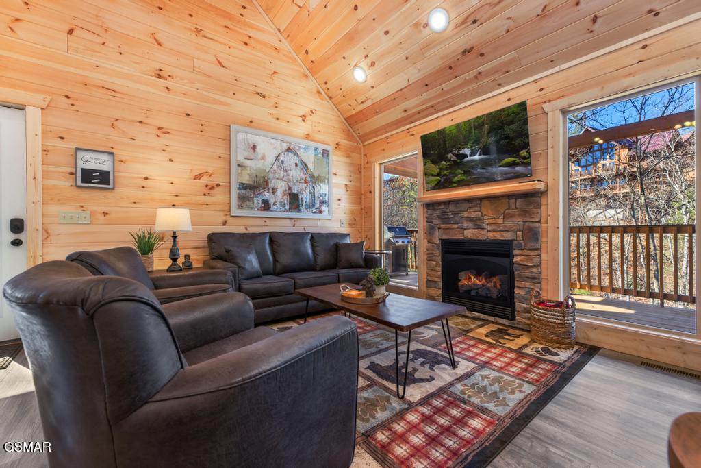 1110 Rocky Creek Way Pigeon Forge TN 37863