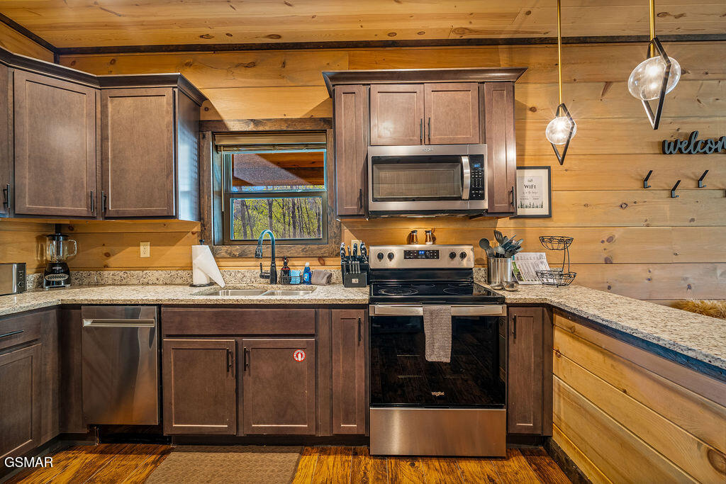 834 Pine Top Lane Gatlinburg TN 37738