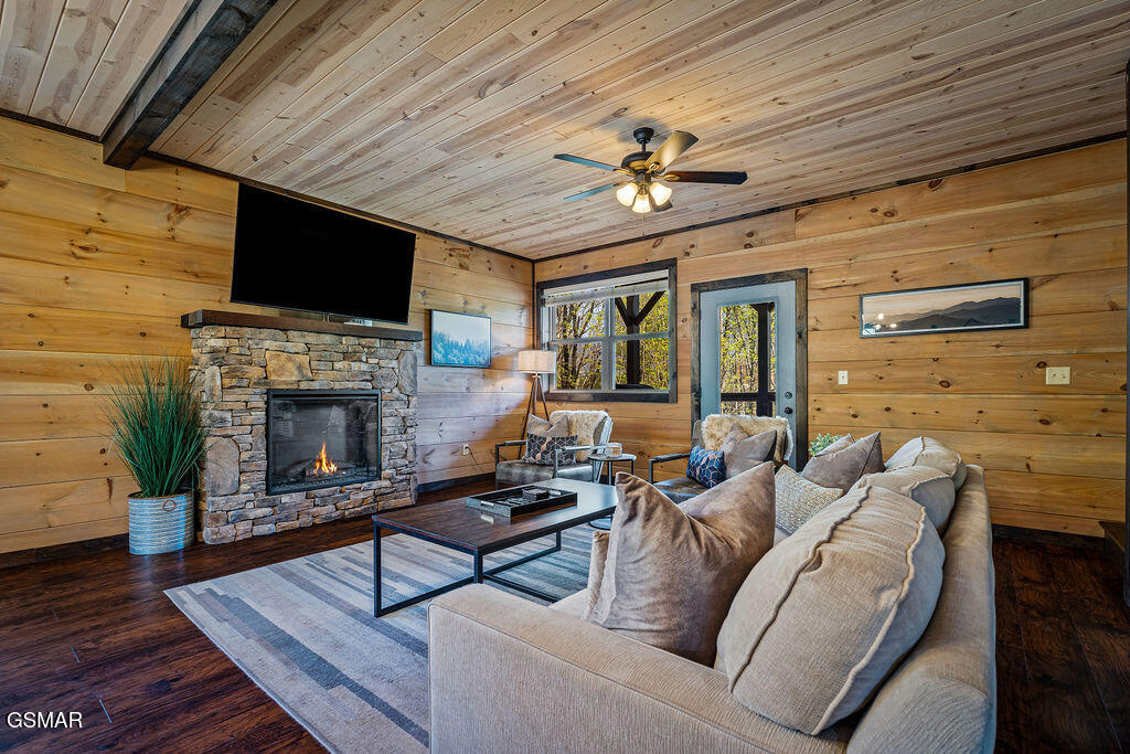 834 Pine Top Lane Gatlinburg TN 37738