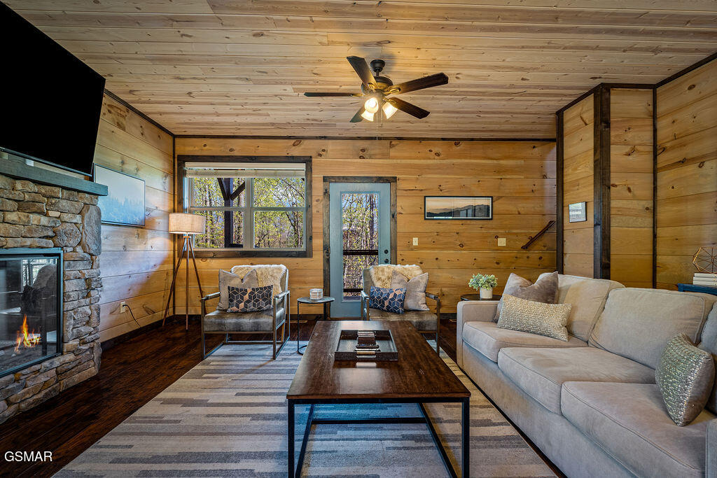 834 Pine Top Lane Gatlinburg TN 37738