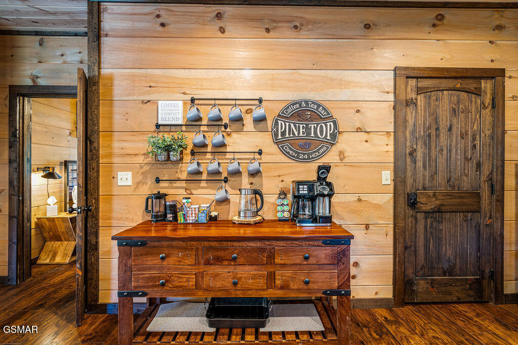 834 Pine Top Lane Gatlinburg TN 37738