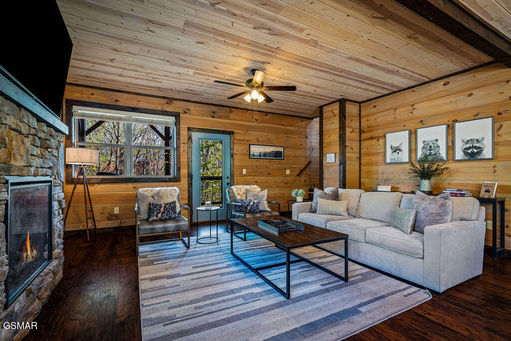 834 Pine Top Lane Gatlinburg TN 37738