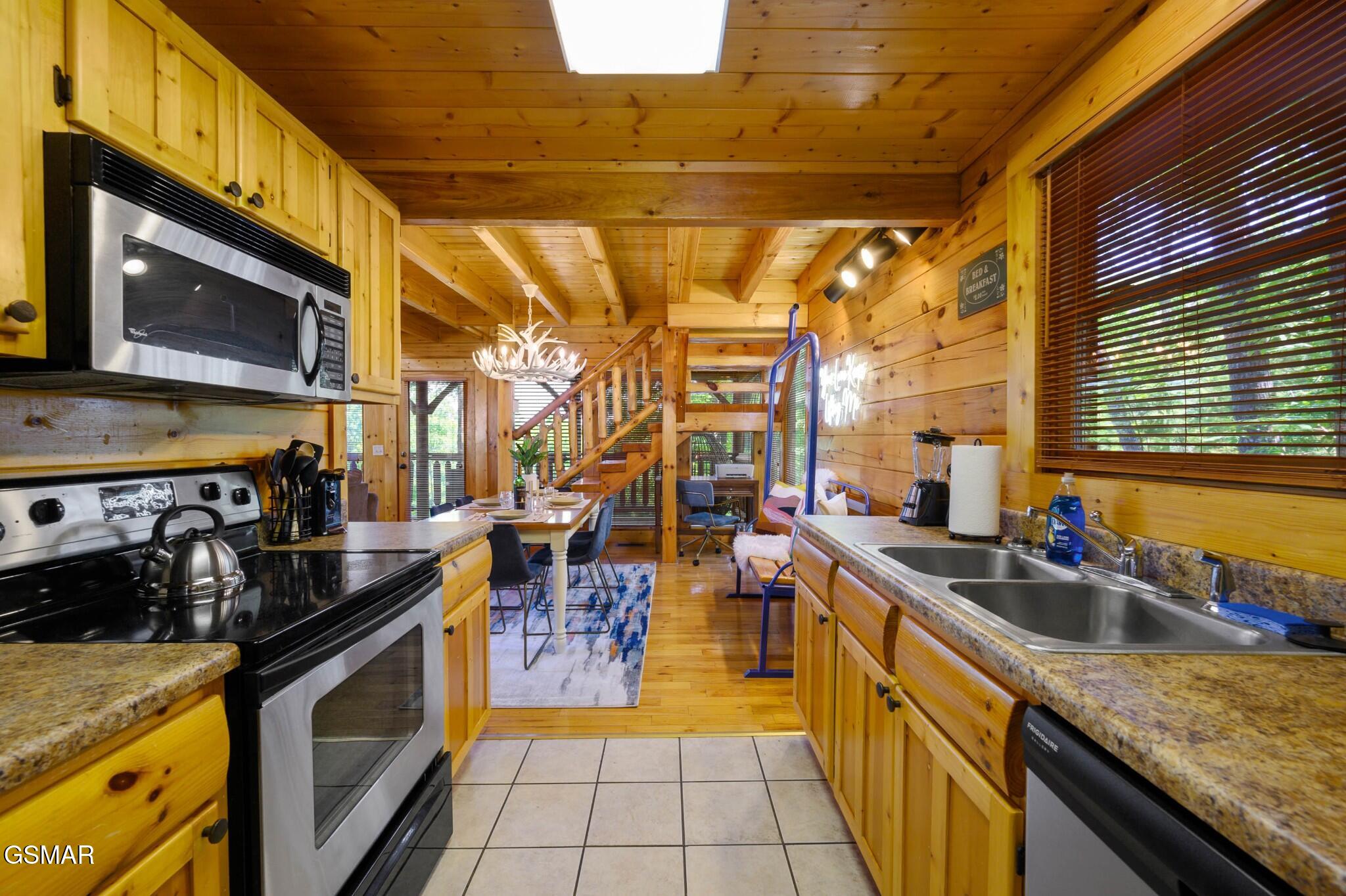 1105 Autumn Path Way Sevierville TN 37862