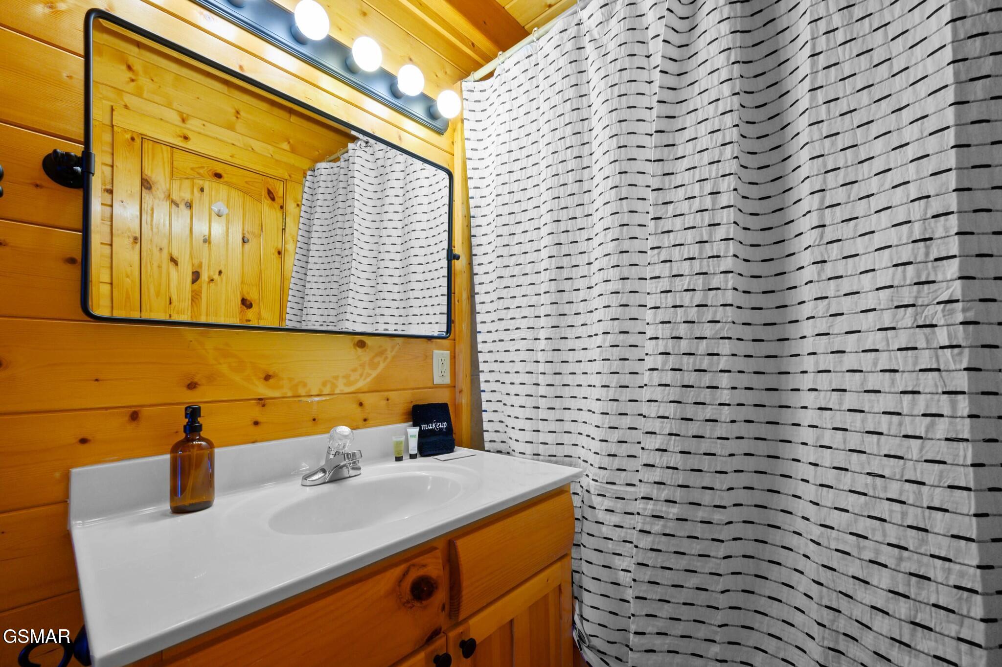 1105 Autumn Path Way Sevierville TN 37862