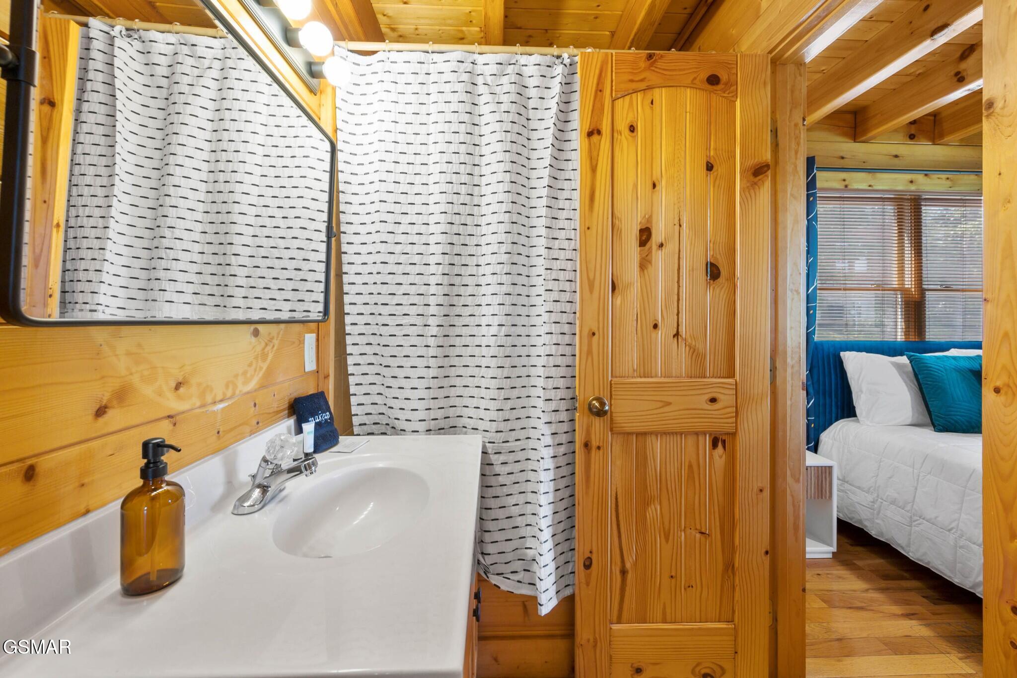 1105 Autumn Path Way Sevierville TN 37862