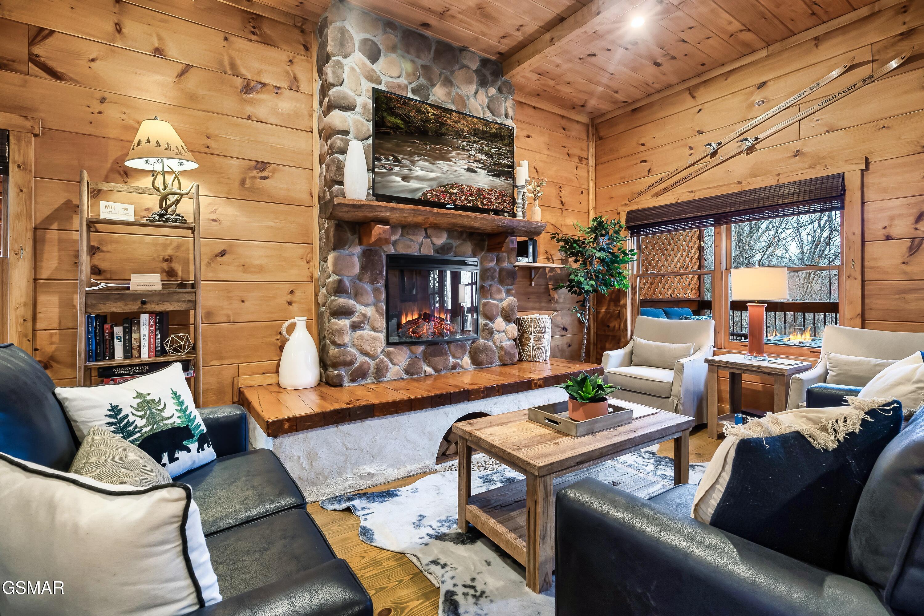 1255 Bear Cub Way Gatlinburg TN 37738