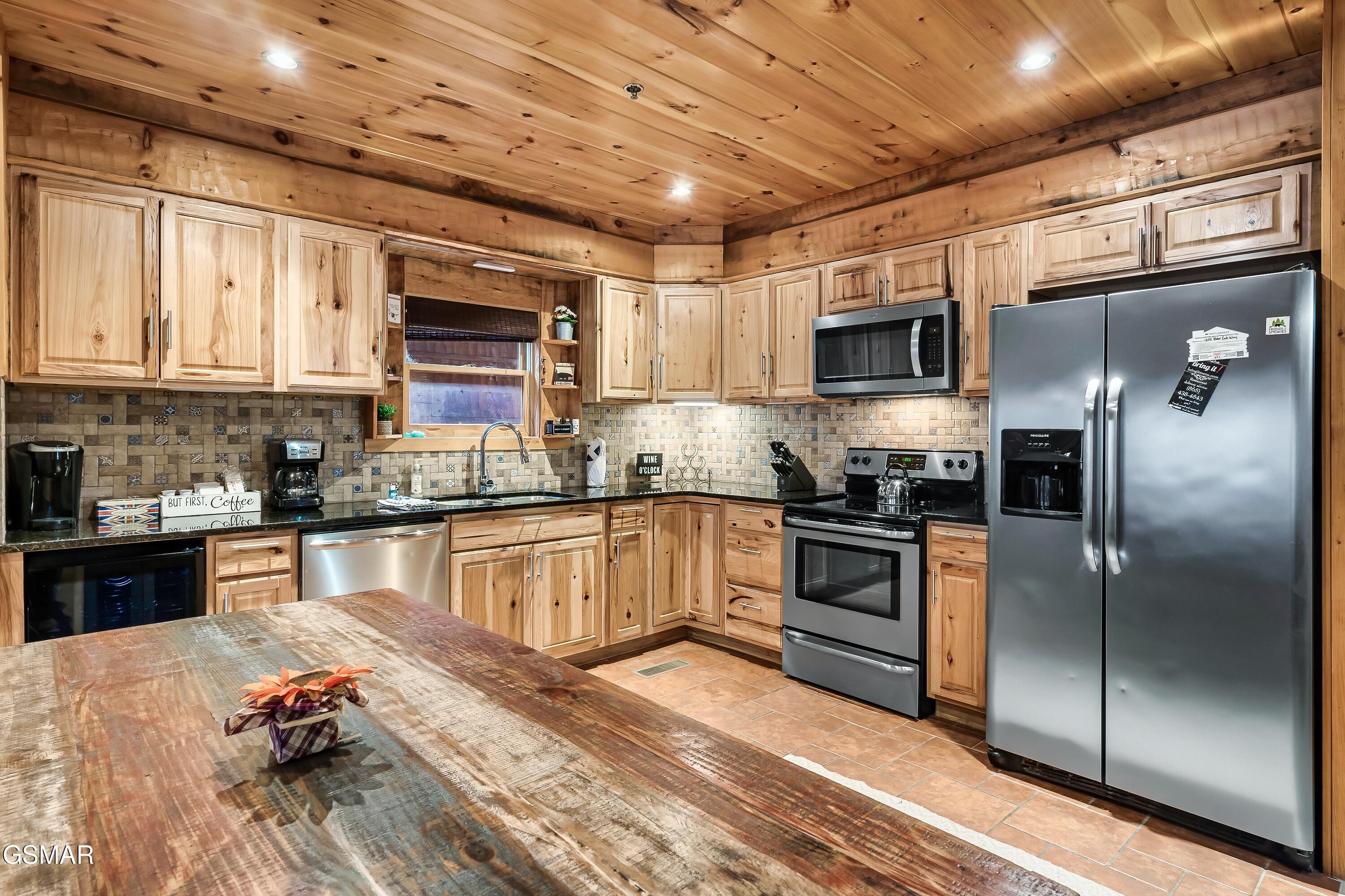 1255 Bear Cub Way Gatlinburg TN 37738