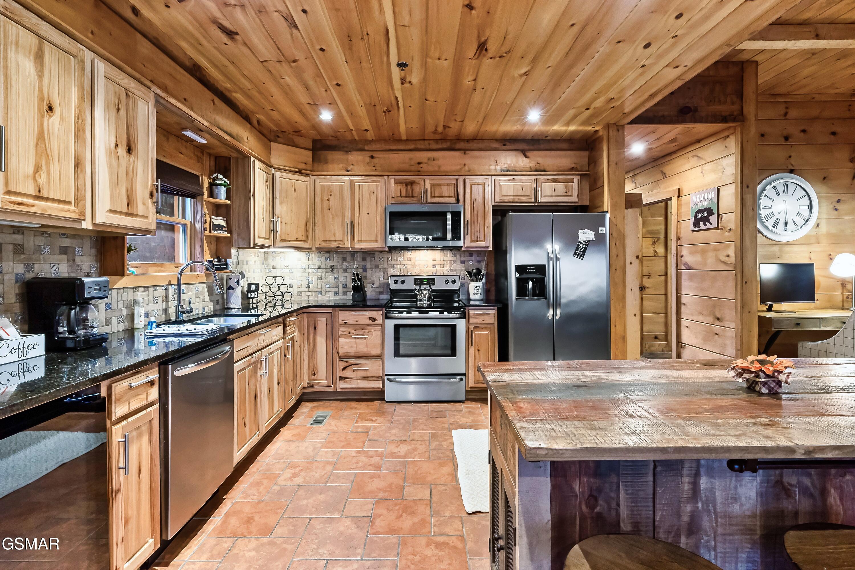 1255 Bear Cub Way Gatlinburg TN 37738