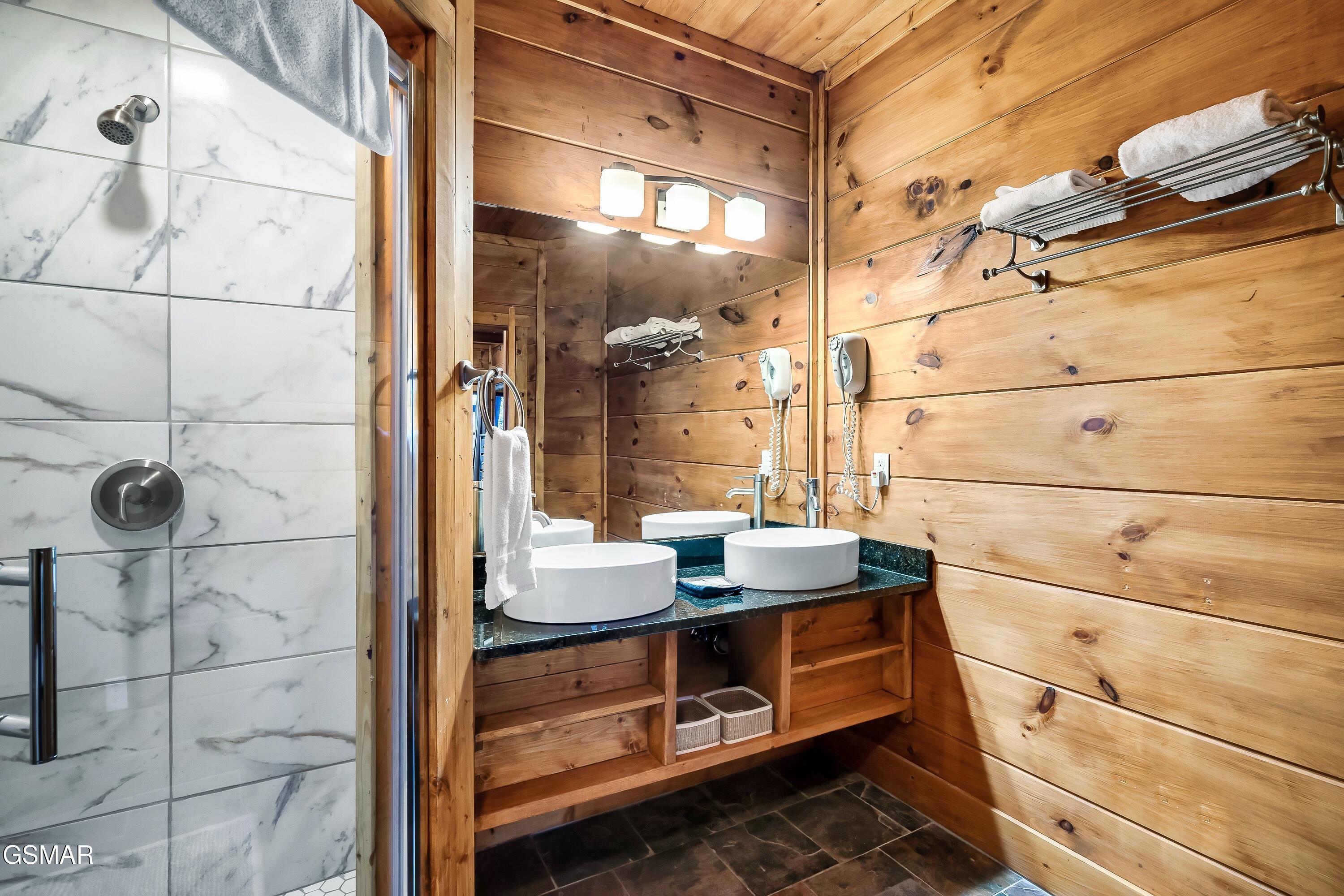1255 Bear Cub Way Gatlinburg TN 37738