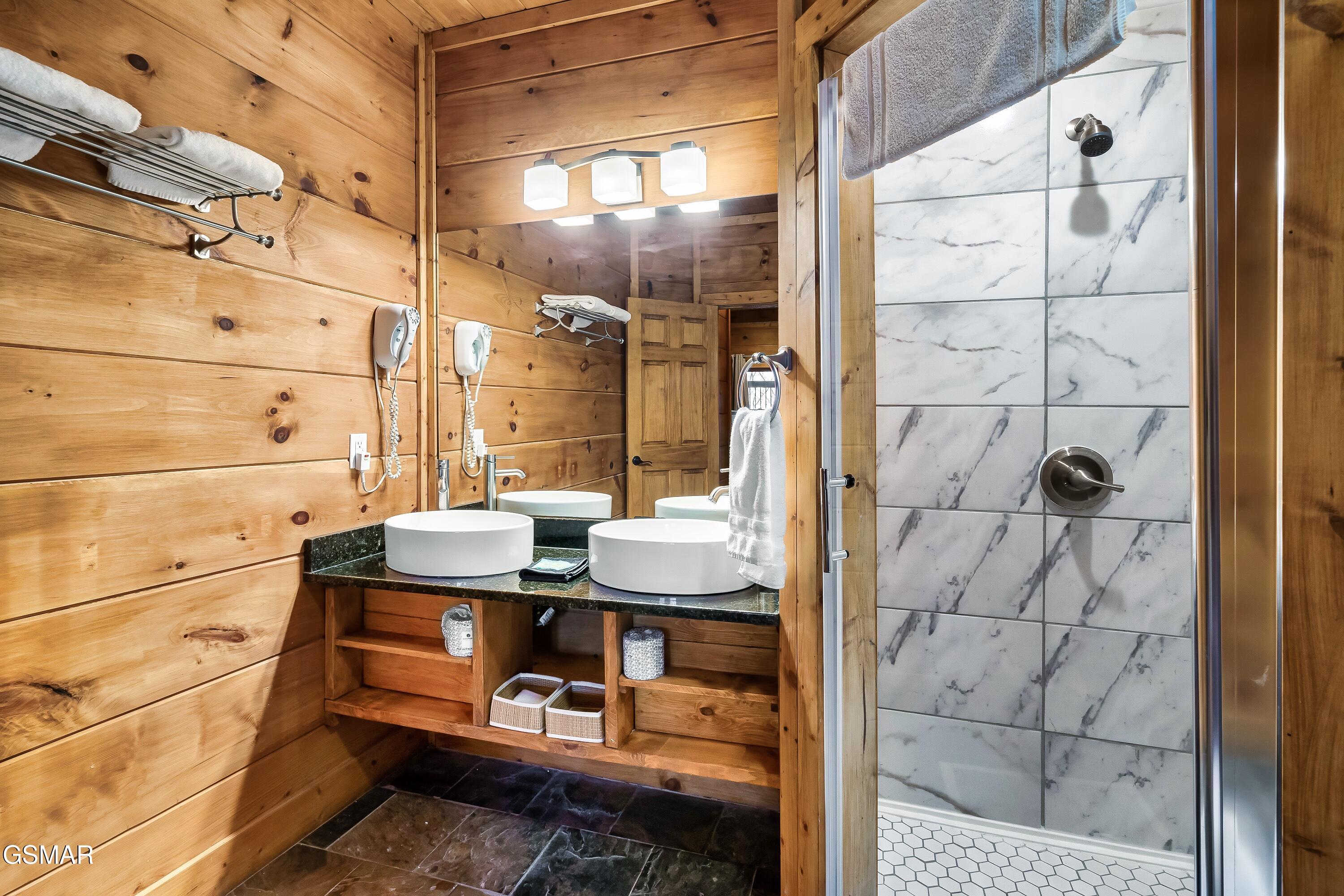 1255 Bear Cub Way Gatlinburg TN 37738