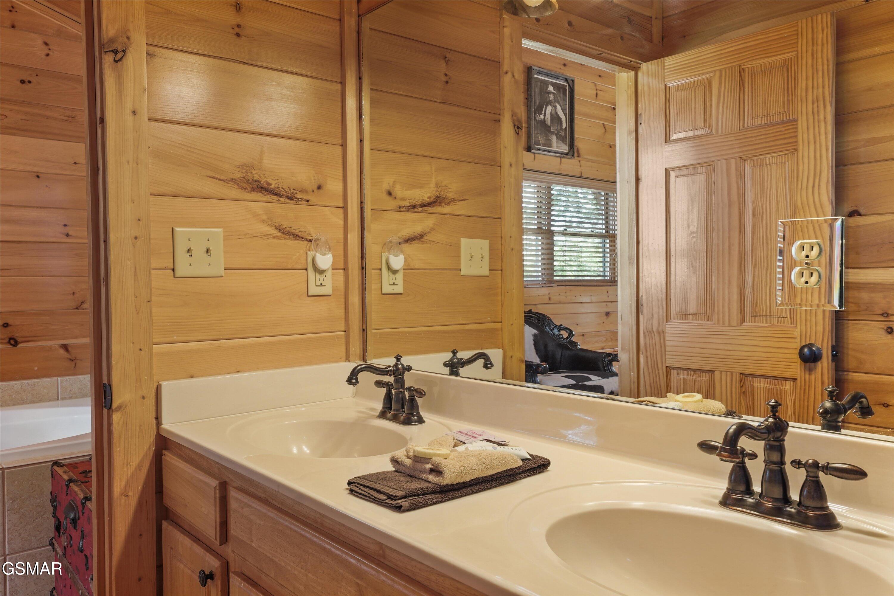 1679 Mountain Lodge Way Pigeon Forge TN 37862